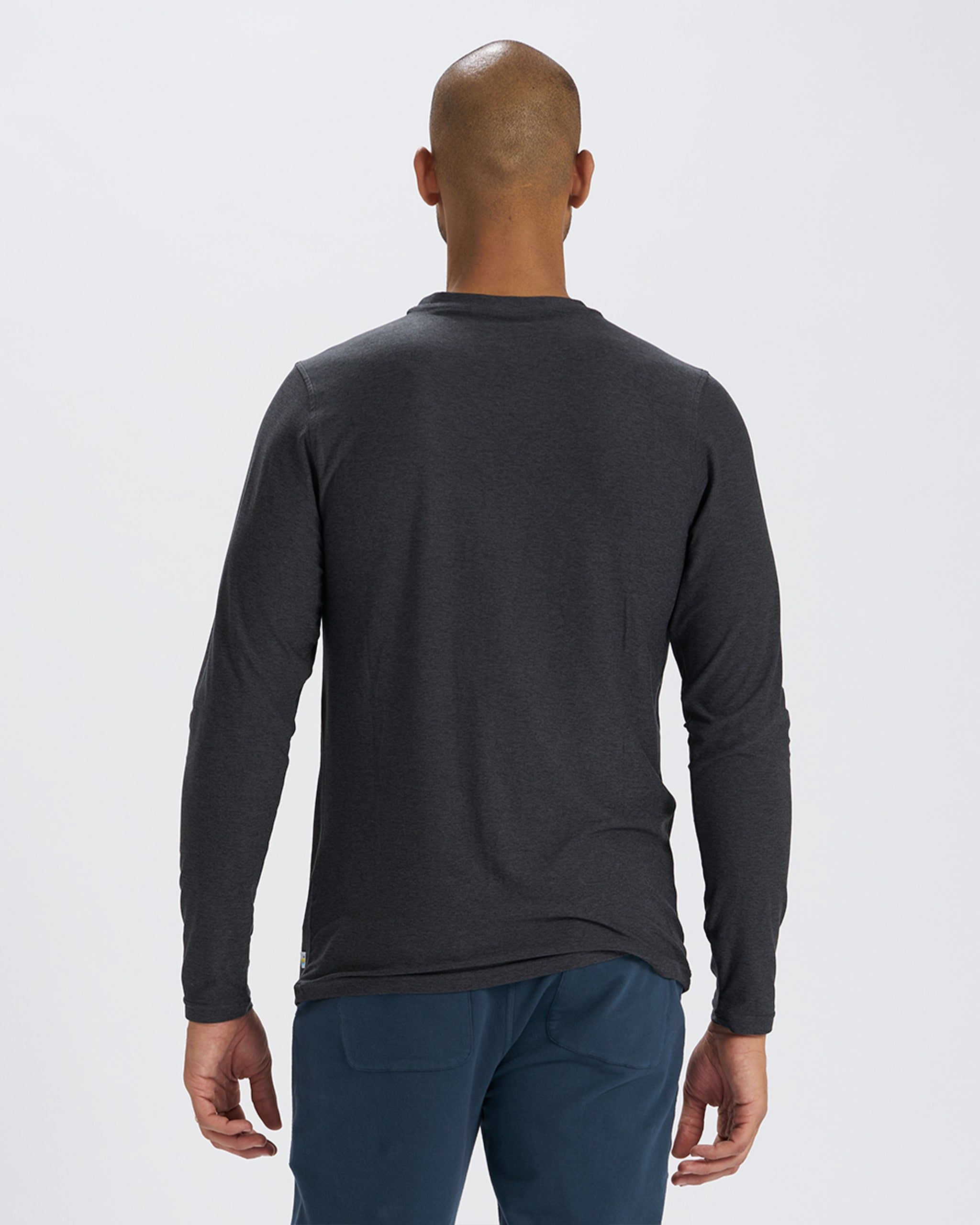 Long-Sleeve Strato Tech Tee | Charcoal Heather sold by Vuori product image thumbnail 4