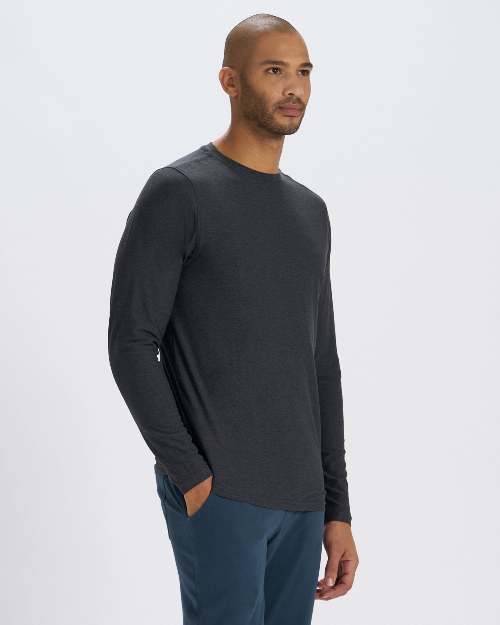 Long-Sleeve Strato Tech Tee | Charcoal Heather sold by Vuori product image thumbnail 3
