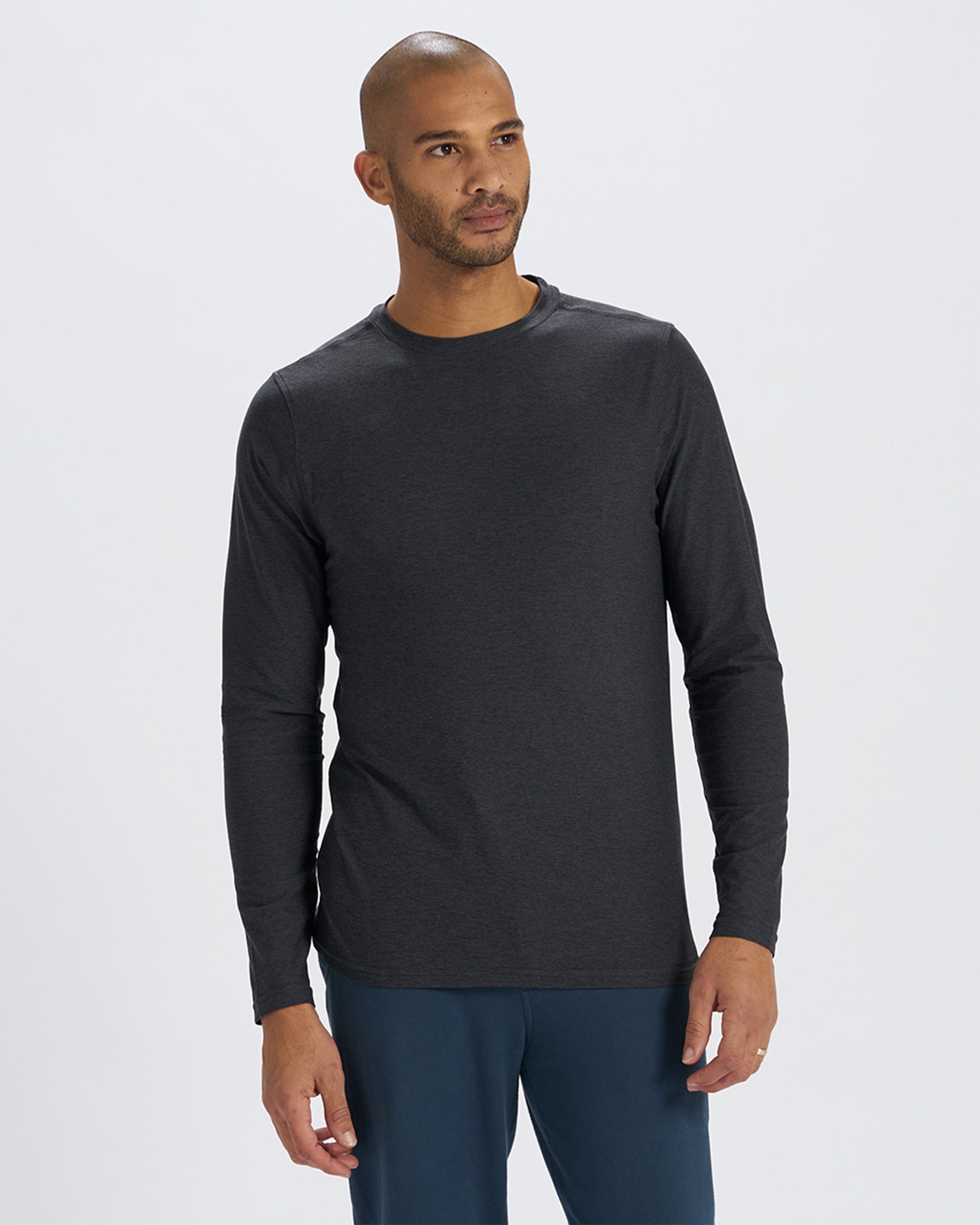 Long-Sleeve Strato Tech Tee | Charcoal Heather sold by Vuori product image thumbnail 2