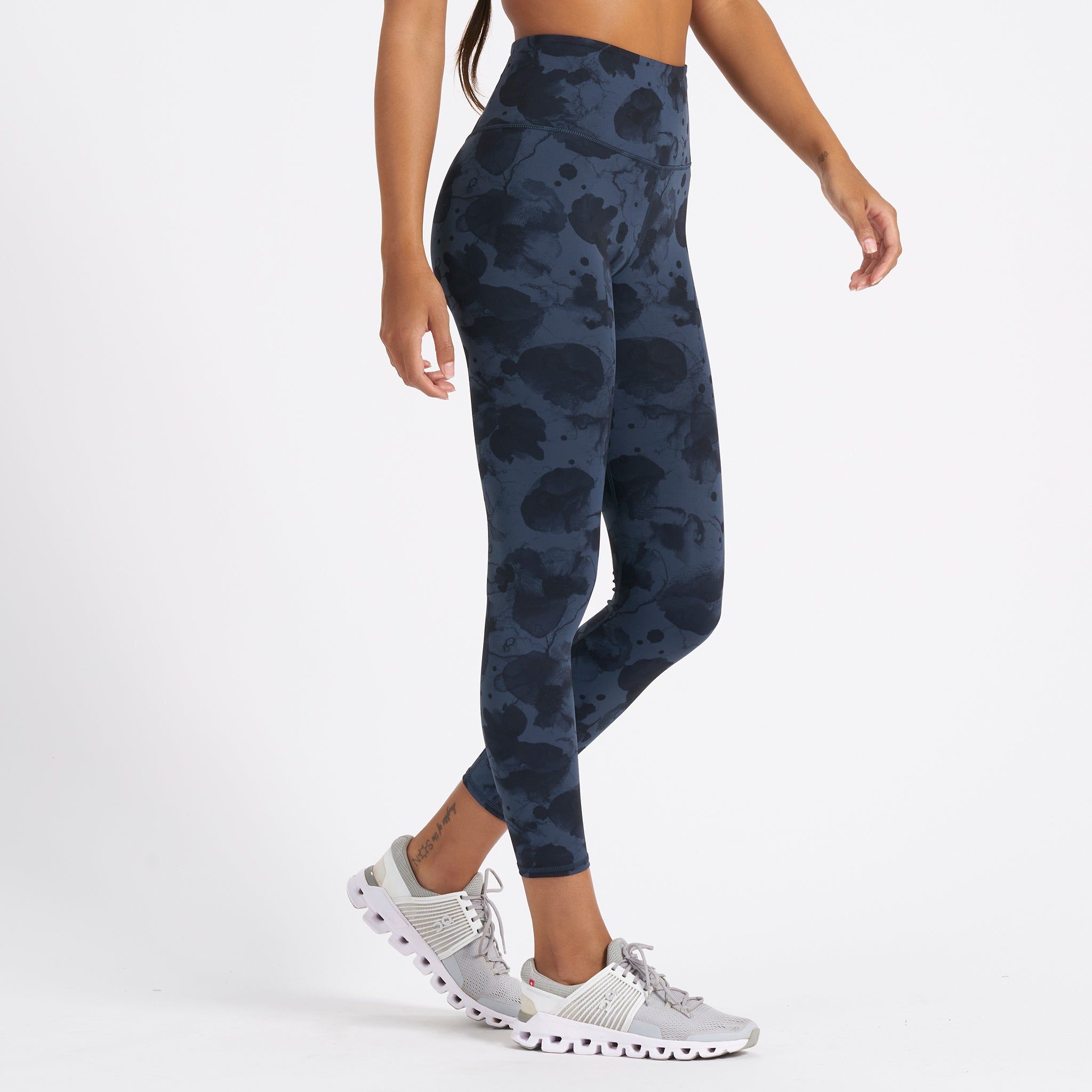 Studio Printed Legging | Waterdrop sold by Vuori product image thumbnail 2