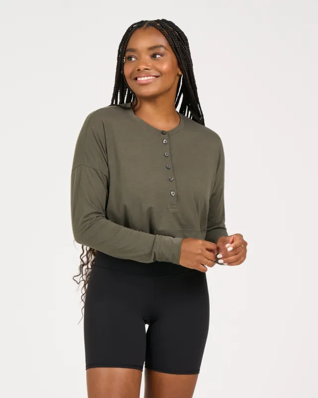 Avalon Henley | Oregano sold by Vuori