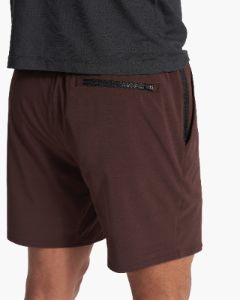 Elevate Kore Short | Mahogany sold by Vuori