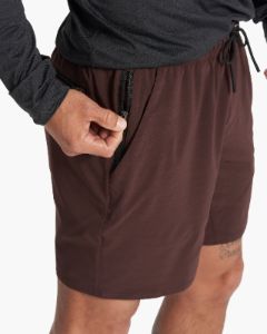 Elevate Kore Short | Mahogany sold by Vuori