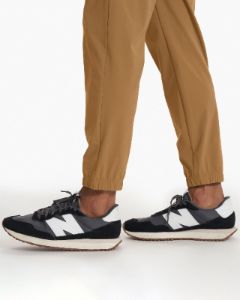 Fleet Jogger | Caramel sold by Vuori