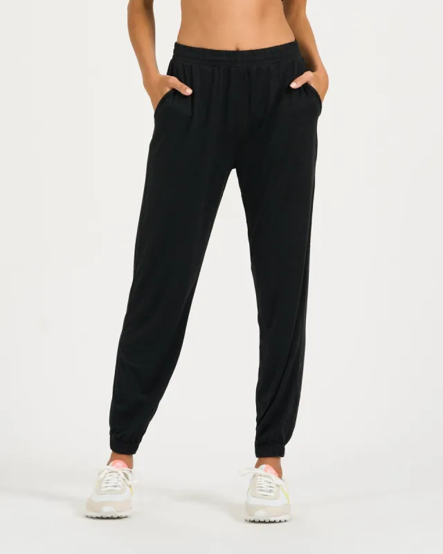 Boyfriend Jogger | Black Heather sold by Vuori