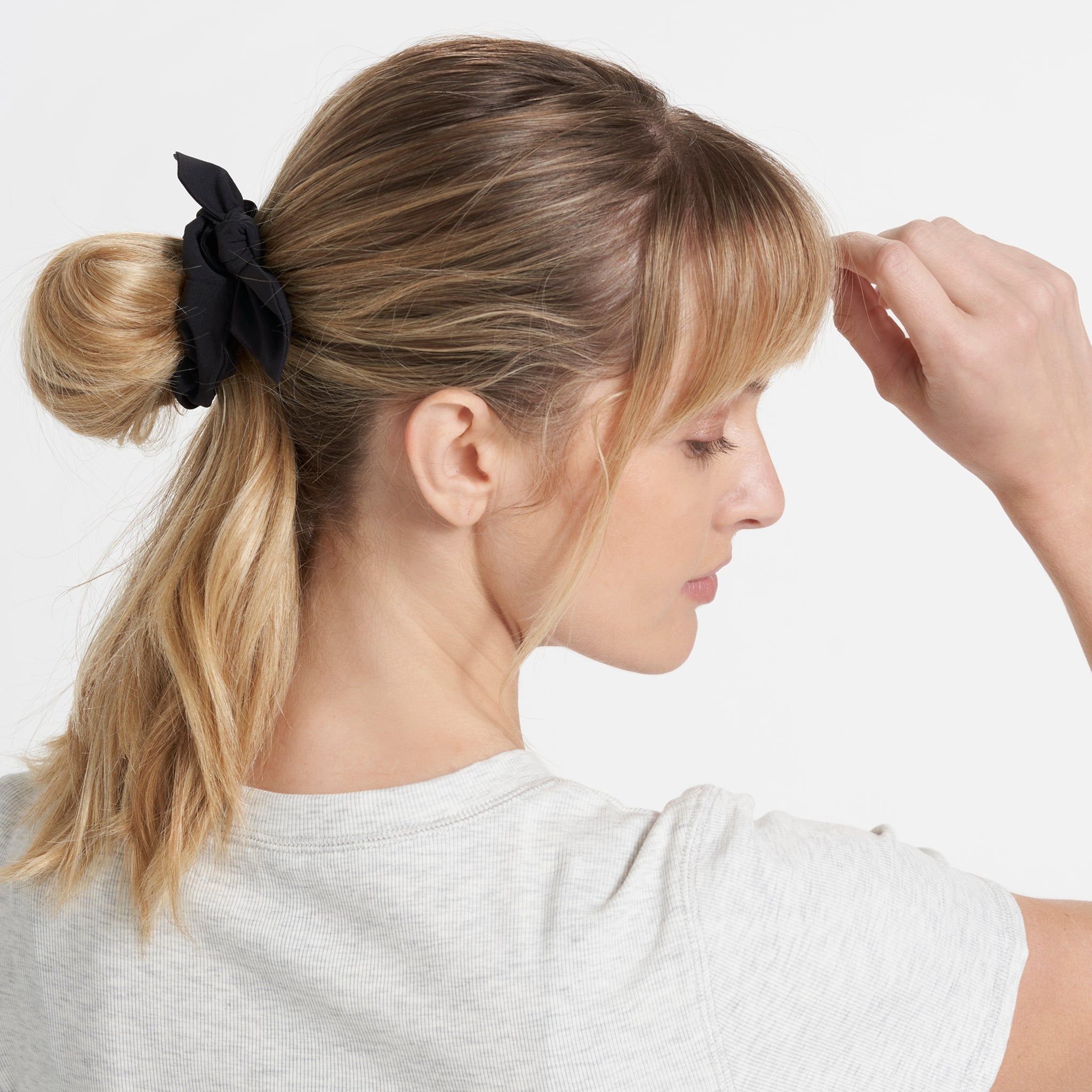 Tie Scrunchy | Black sold by Vuori product image thumbnail 3