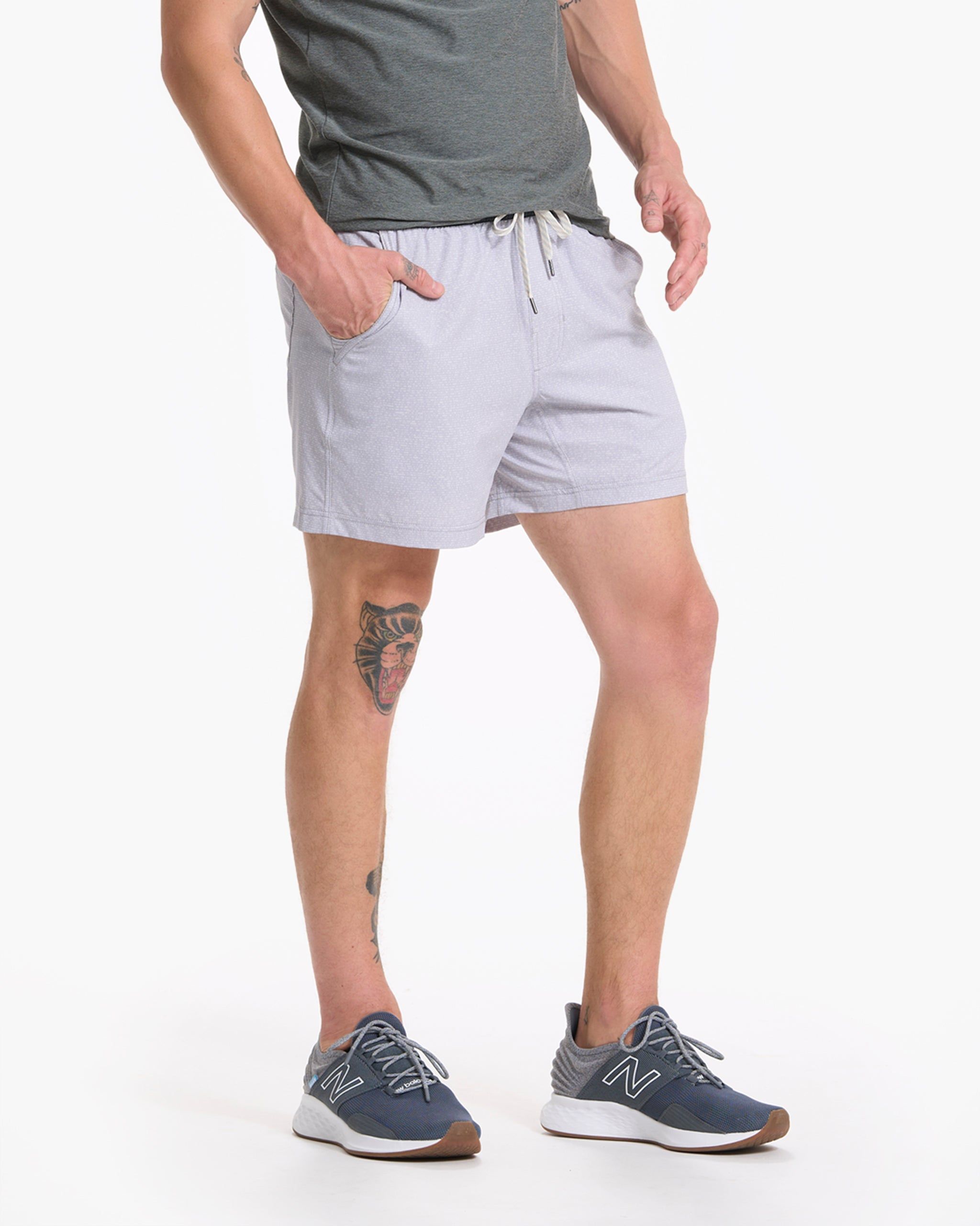 Kore Short 5" | Platinum Dashed Lines sold by Vuori product image thumbnail 4