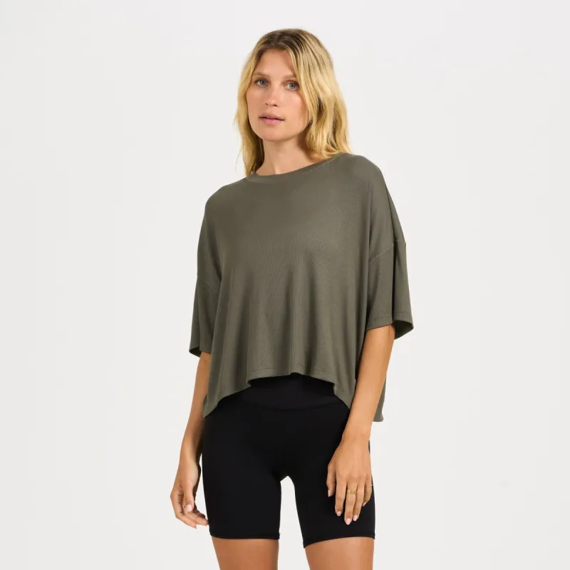 Cove Tee | Oregano sold by Vuori