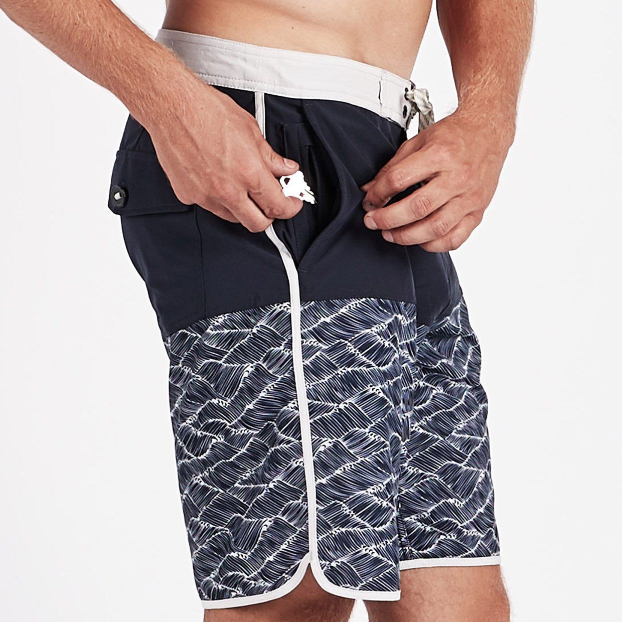 Cruise Boardshort | Navy Wave Block sold by Vuori product image thumbnail 4