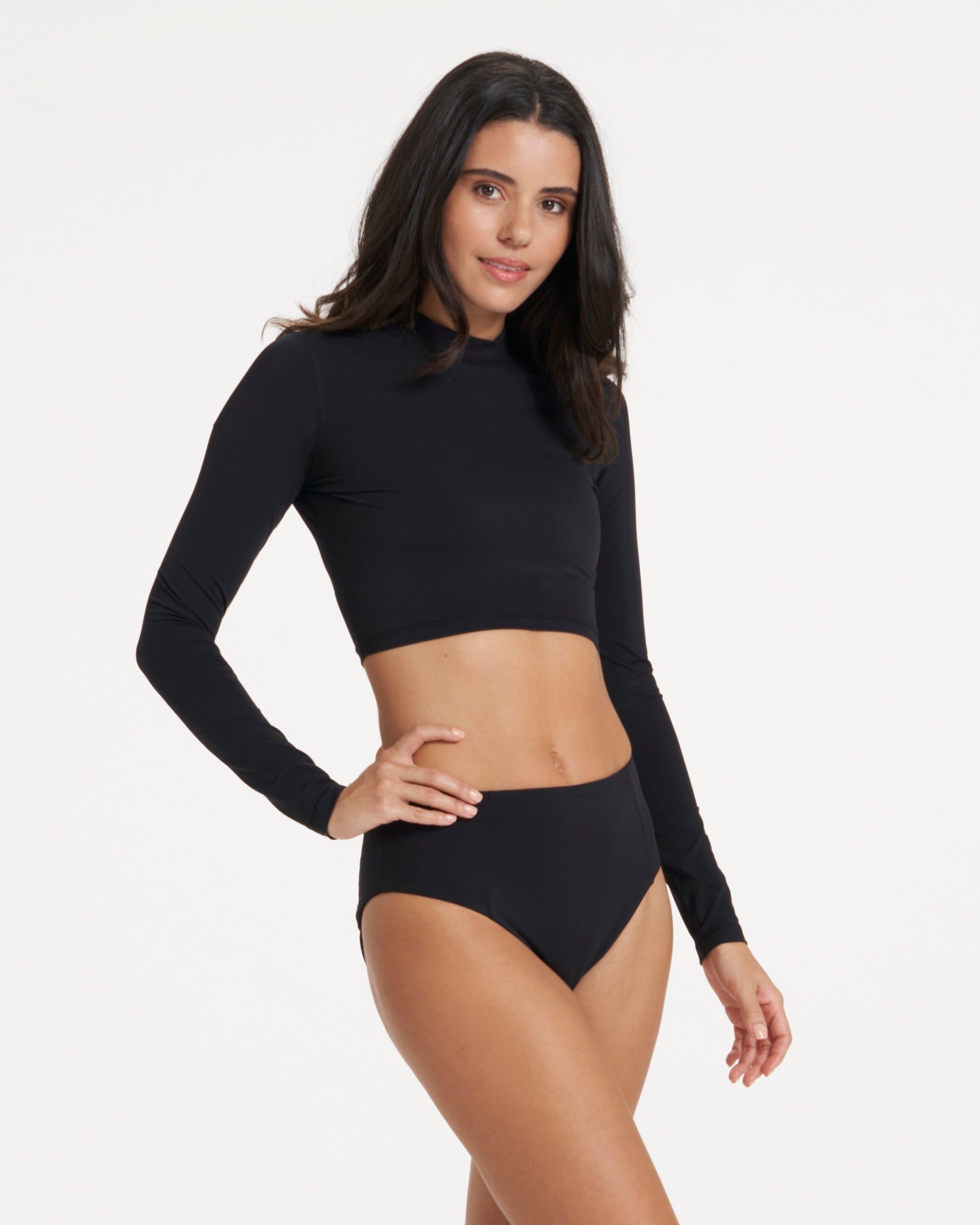 Dune Crop | Black sold by Vuori product image thumbnail 2