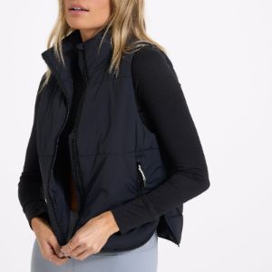 Canyon Insulated Vest | Black sold by Vuori
