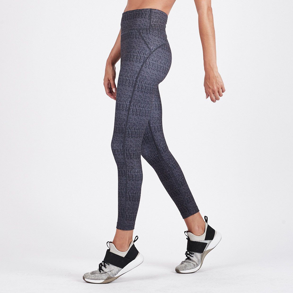 Pace High Rise Printed Legging | Charcoal Arrow Texture sold by Vuori product image thumbnail 2