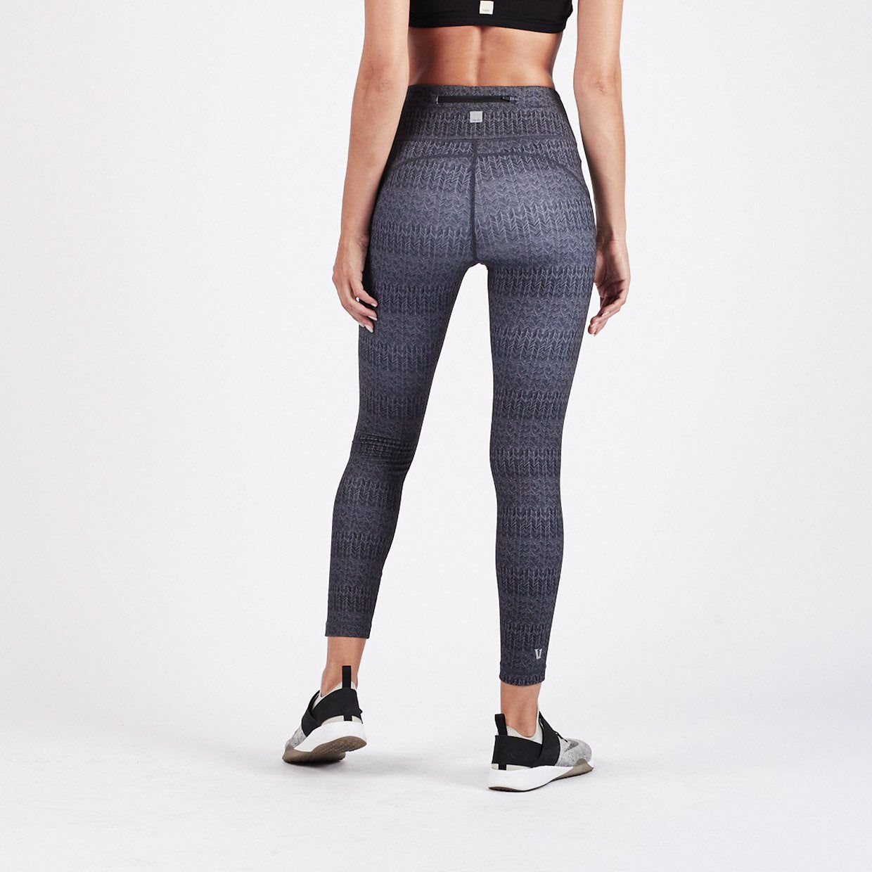 Pace High Rise Printed Legging | Charcoal Arrow Texture sold by Vuori product image thumbnail 3
