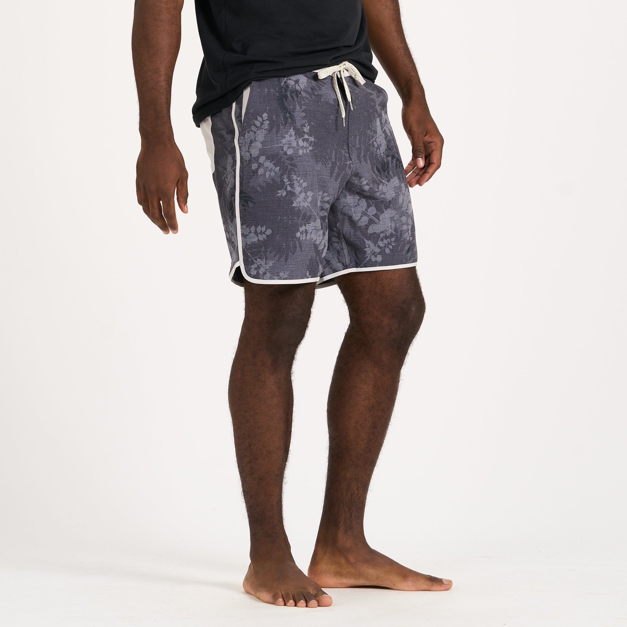 Cruise Boardshort | Charcoal Vintage Leaf sold by Vuori product image thumbnail 3
