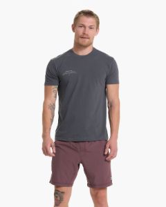 Pursuit Tee | Charcoal sold by Vuori