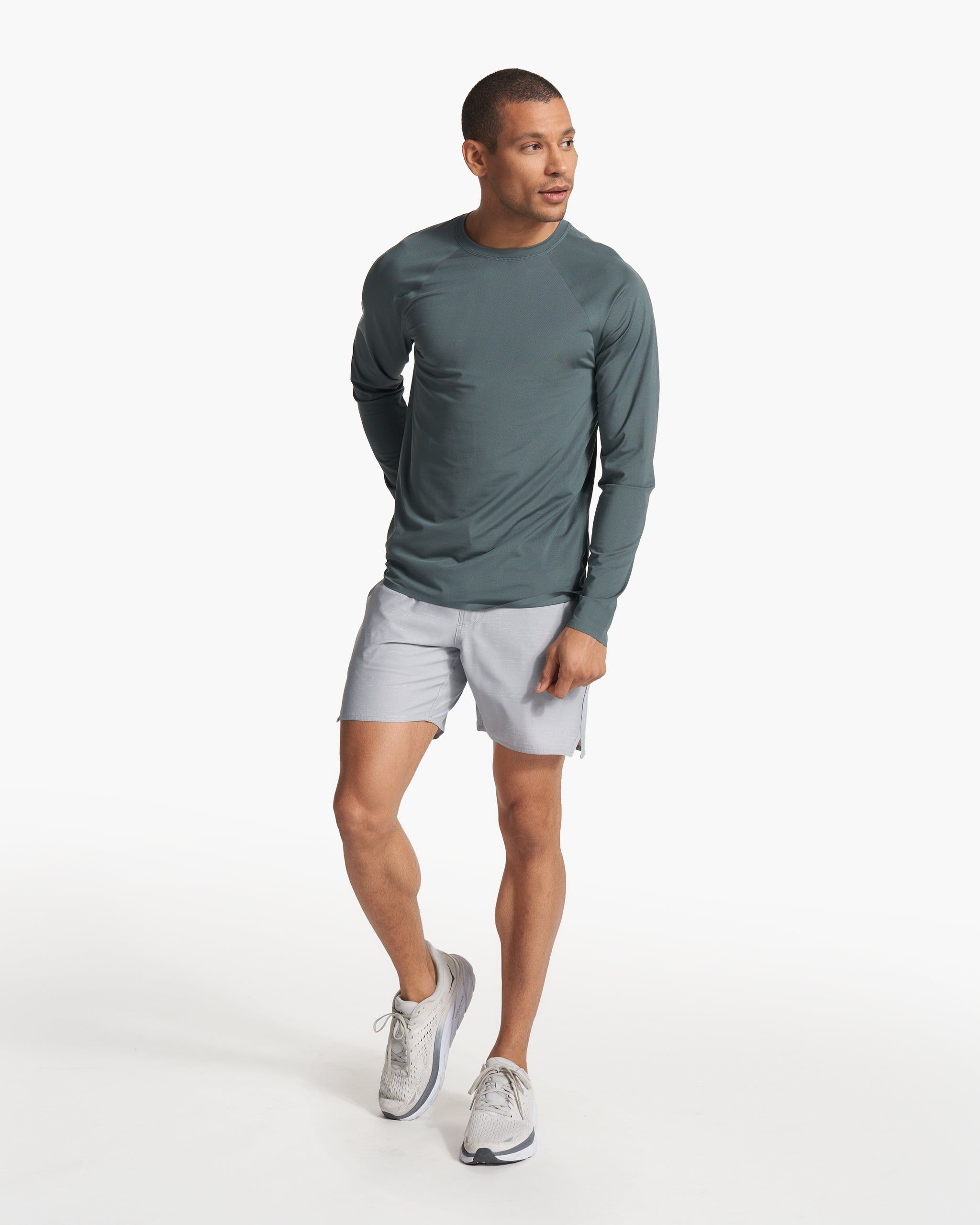 Long Sleeve Viewpoint Performance Tee | Lake sold by Vuori product image thumbnail 4