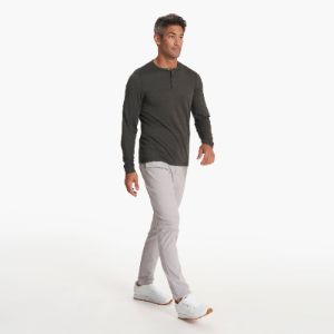 Cascade Tech Chino Pant | Fog sold by Vuori
