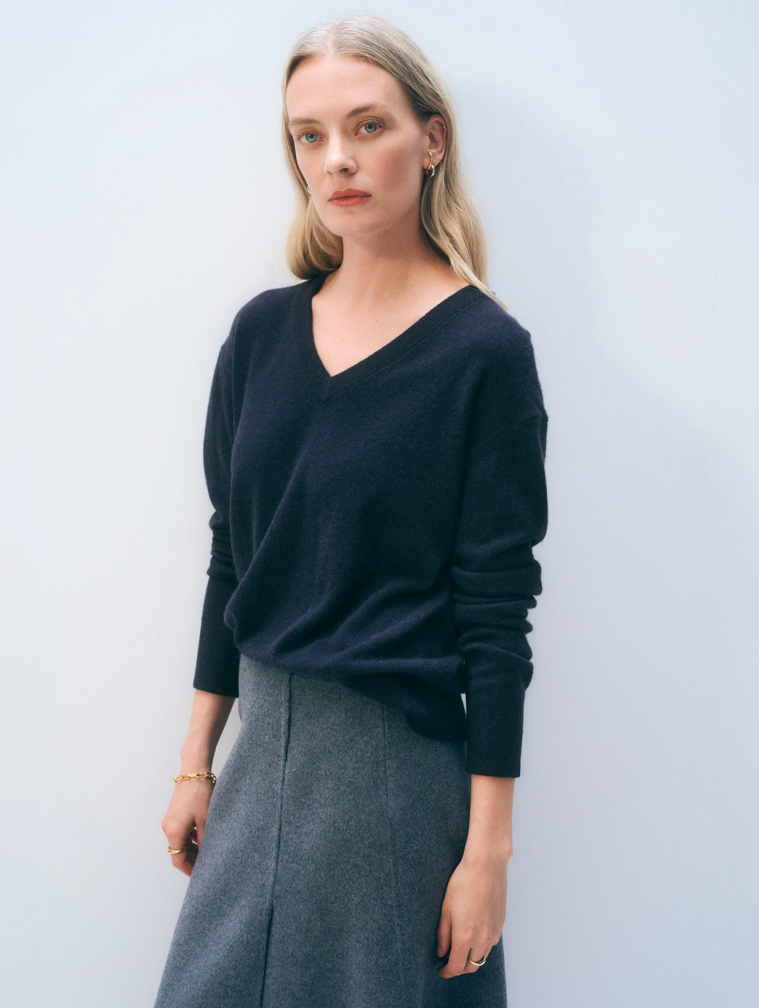 Cashmere V Neck | Deep Navy sold by White + Warren