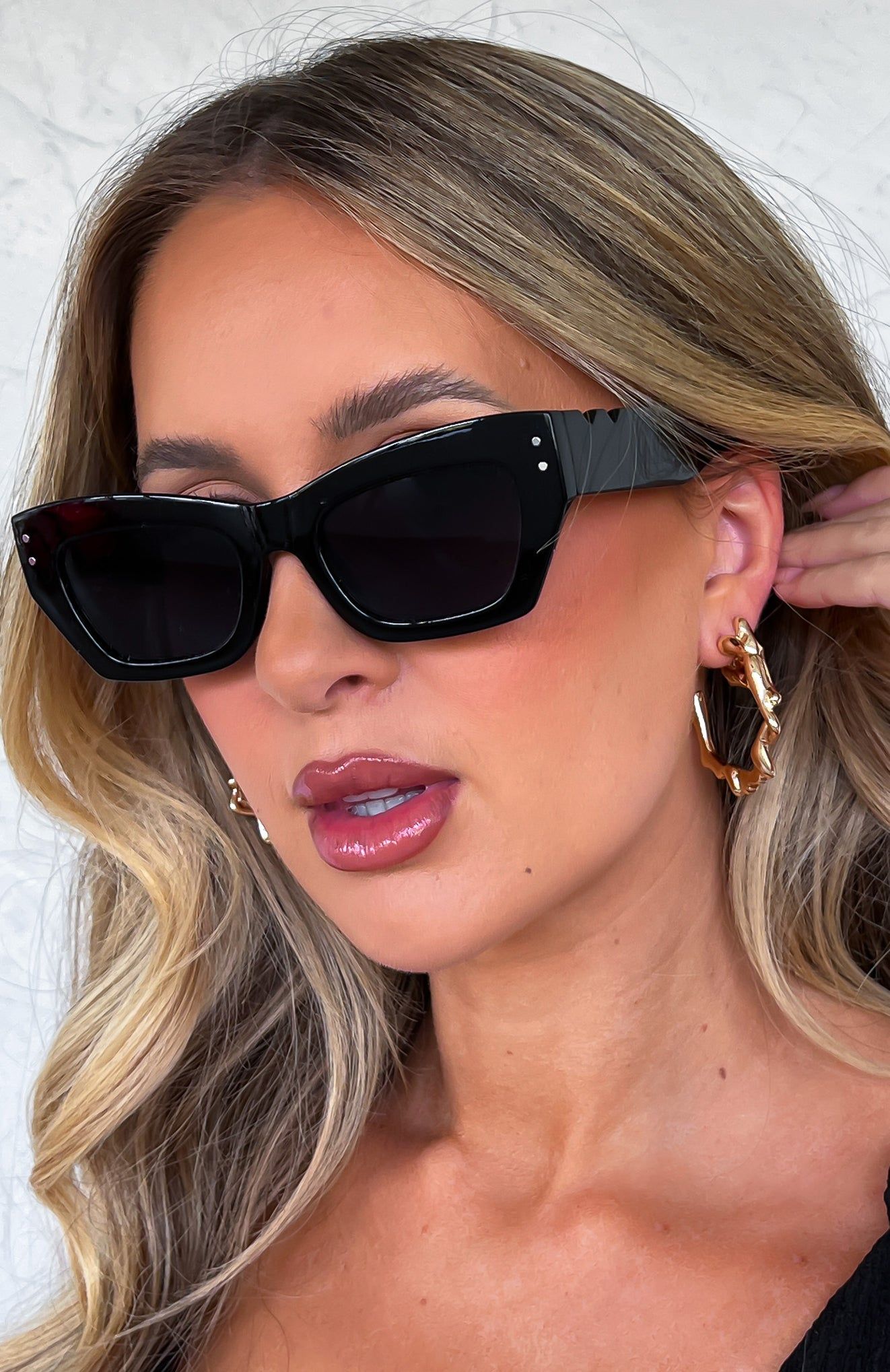 Carter Sunglasses Black sold by White Fox Boutique product image thumbnail 4