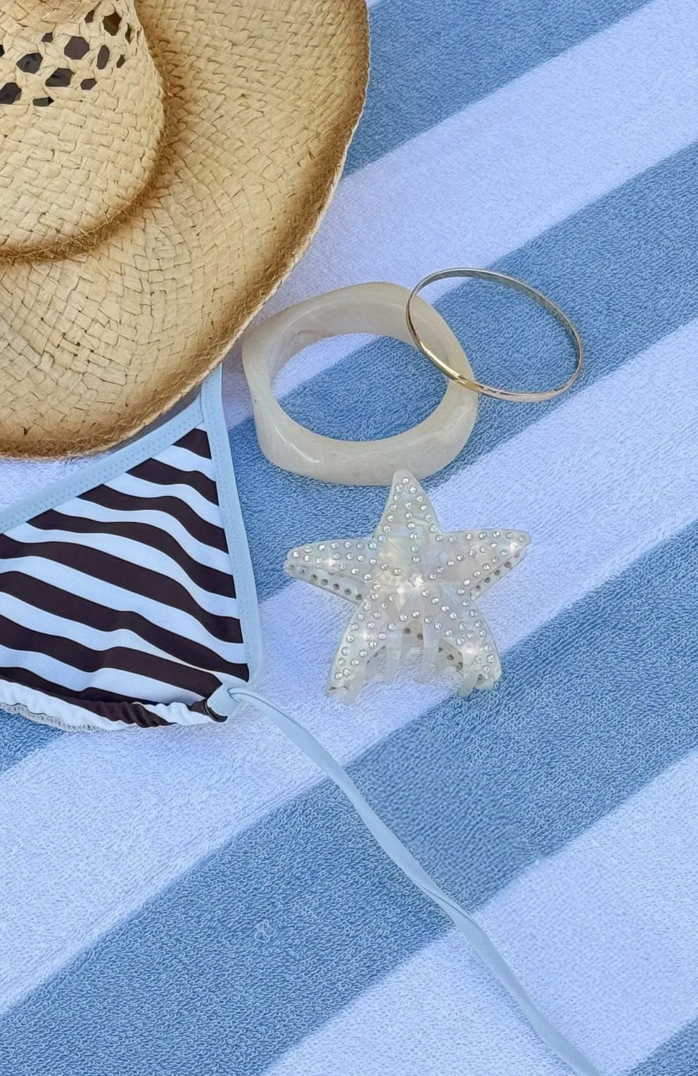 Justin Hair Clip White sold by White Fox Boutique product image thumbnail 3