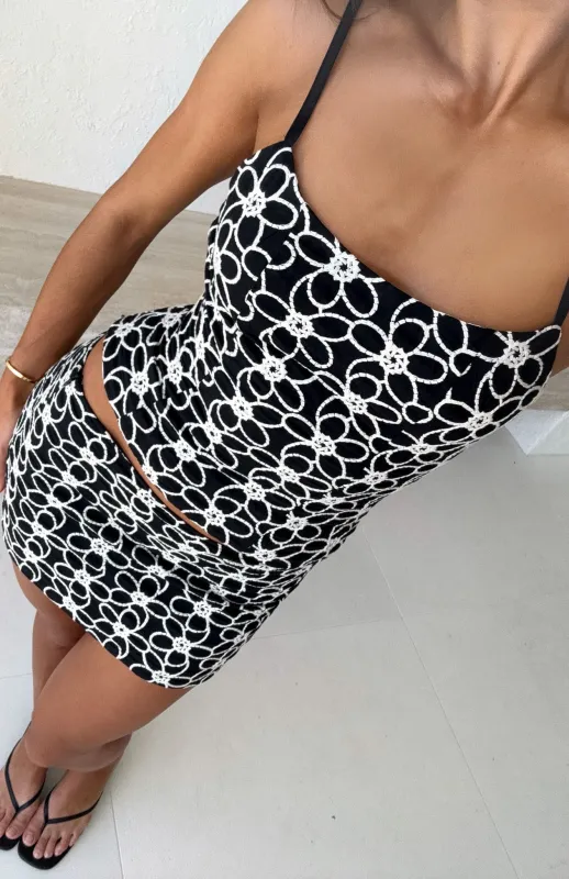 Flower Fields Top Black made by White Fox Boutique