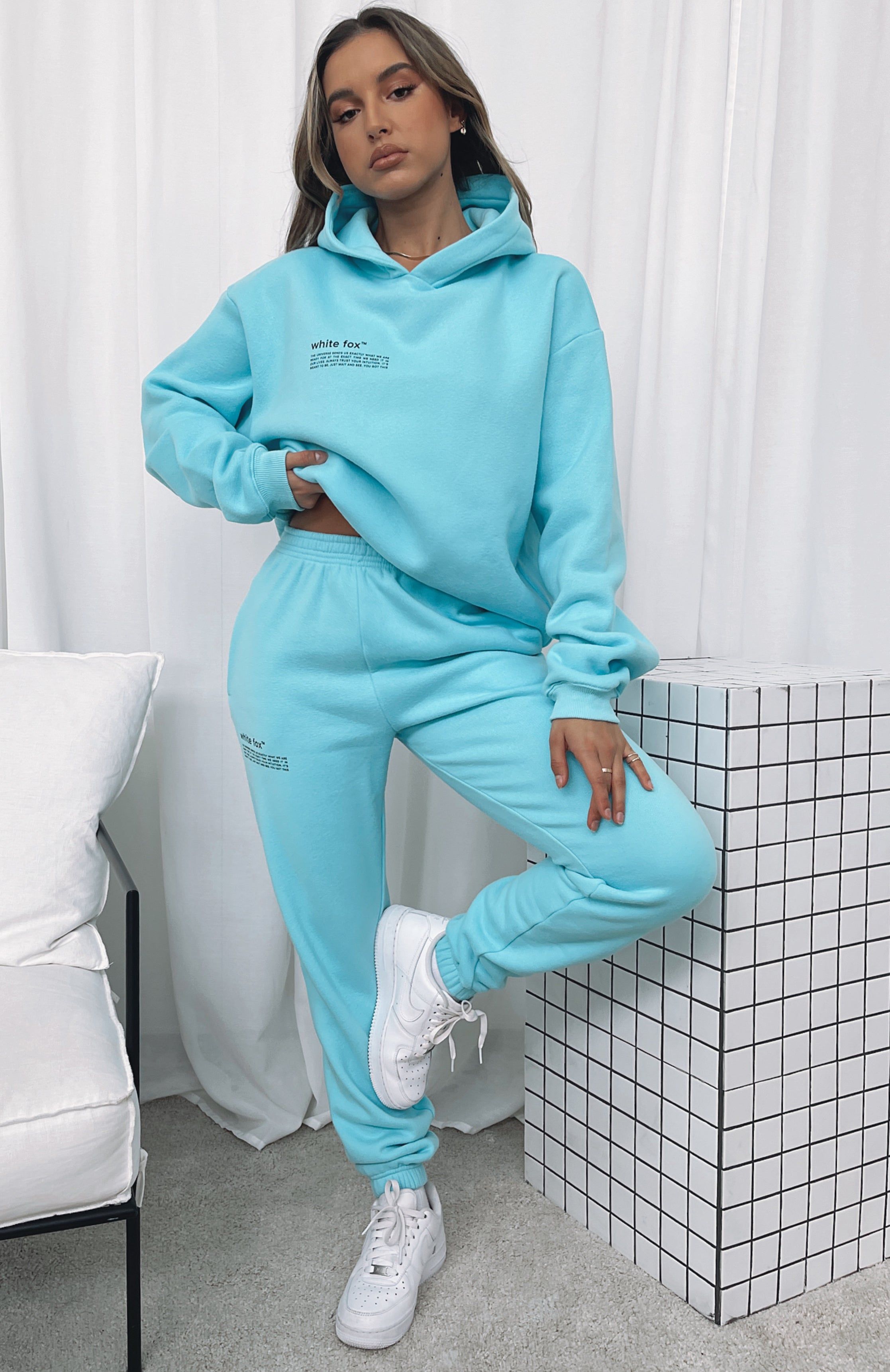 新品タグ付きBlueleaブルレアSideslit sweatpantsホワイト Sweatpants with logo patch | North Sails