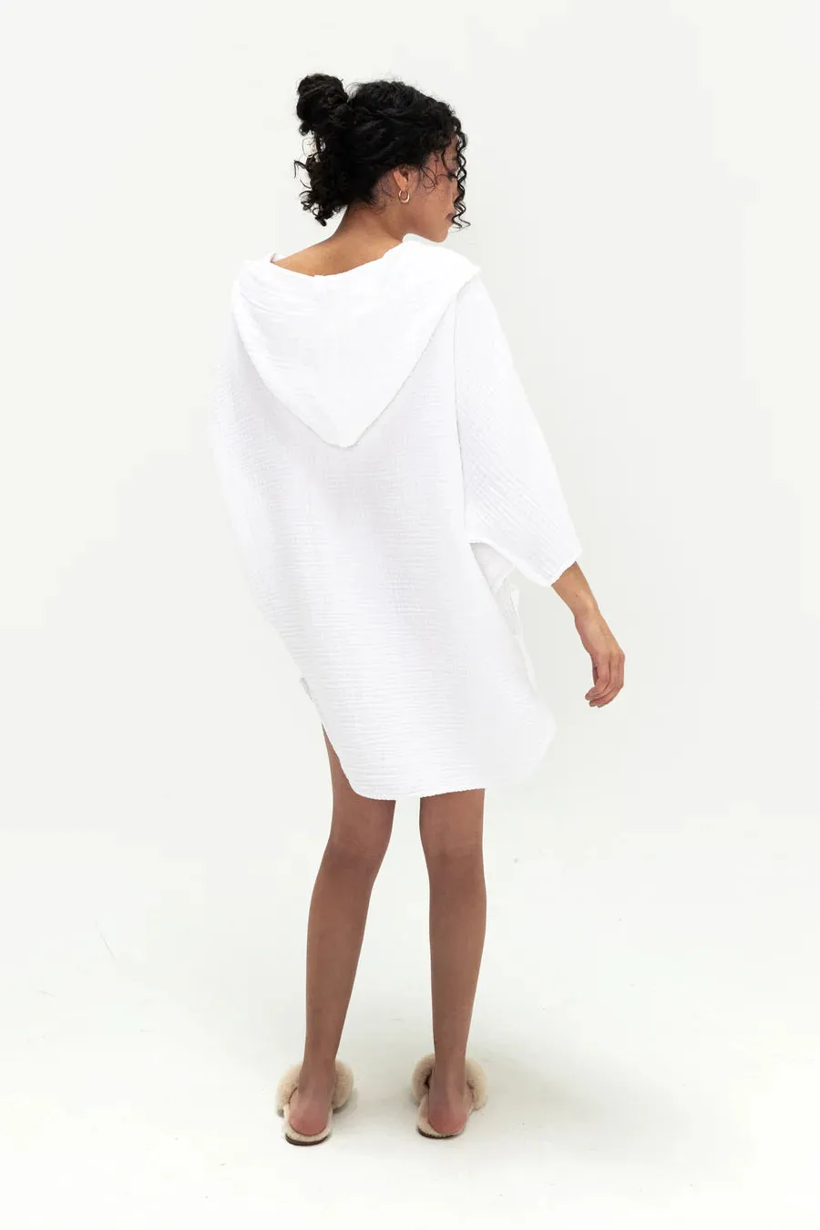 THE COCOON | WOMAN'S MUSLIN SURF PONCHO - SEASHELL sold by Wildflower product image thumbnail 4