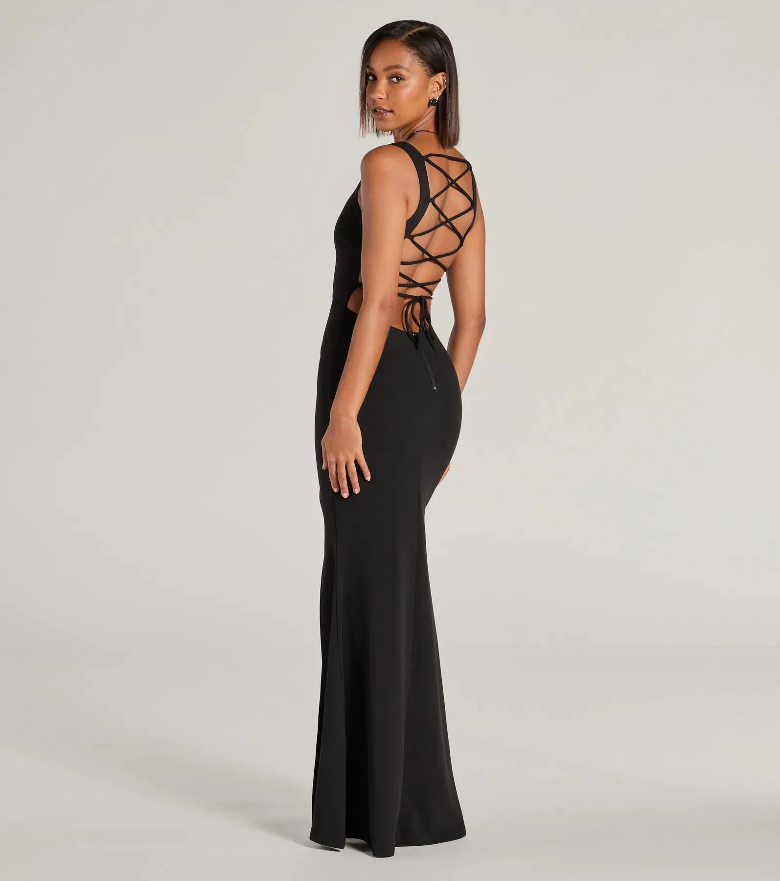 Everley Lace-Up Slit Mermaid Crepe Formal Dress sold by Windsor product image thumbnail 2
