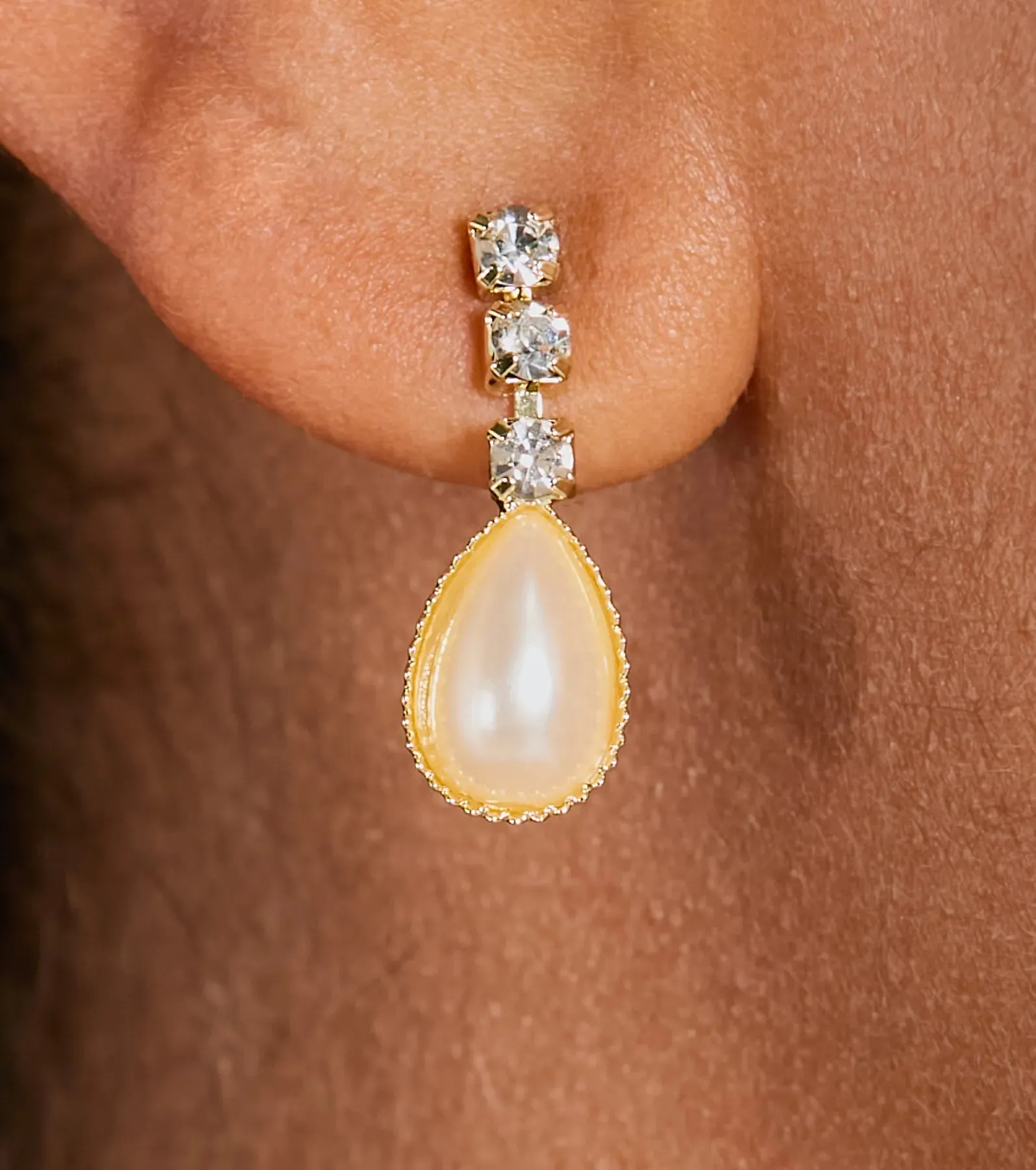 Luxe Energy Rhinestone Pearl Necklace And Earrings Set sold by Windsor product image thumbnail 2