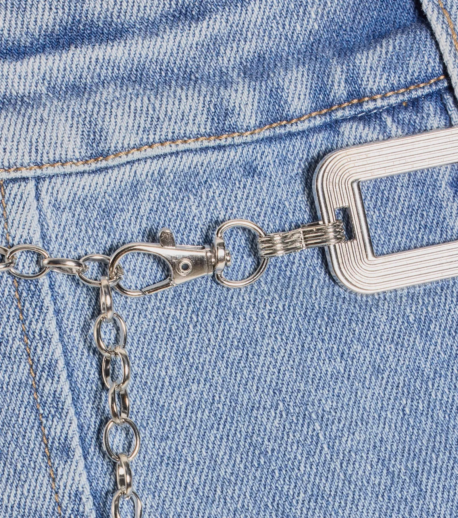 Sleek Trendsetter Textured Chain Belt sold by Windsor product image thumbnail 2