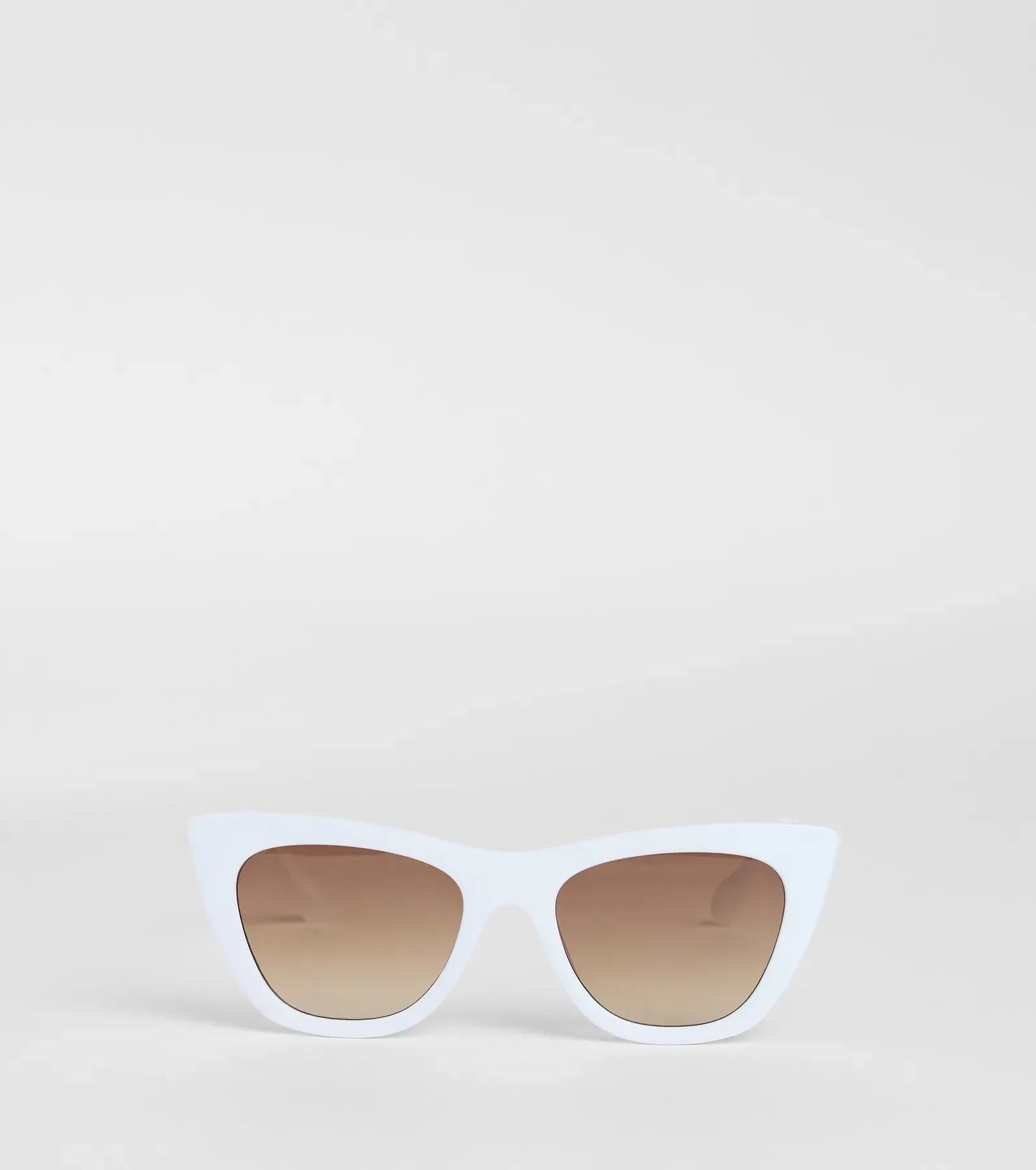 Cute Gaze Chain Trim Cat Eye Sunglasses sold by Windsor product image thumbnail 3