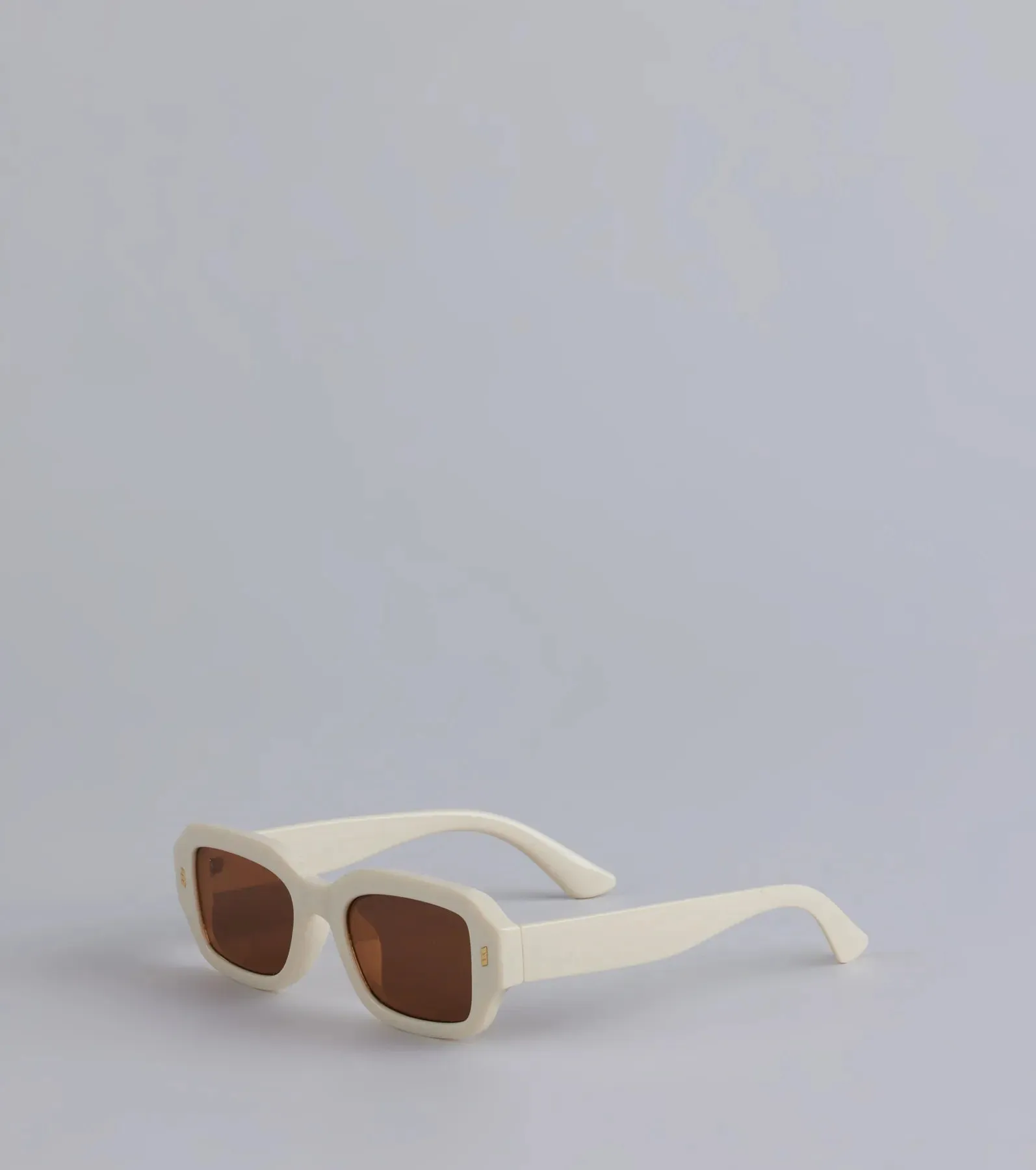 Serve Looks Square Sunglasses sold by Windsor product image thumbnail 2