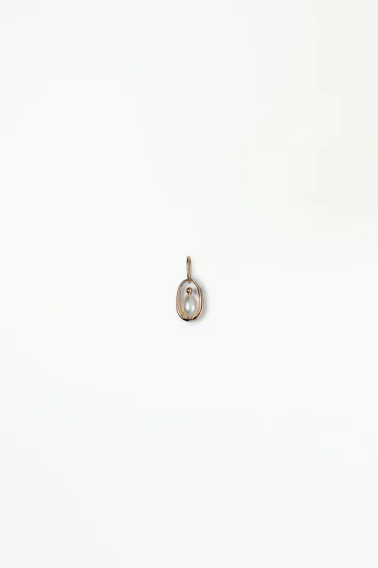 Pearl Droplet Pendant made by WWAKE
