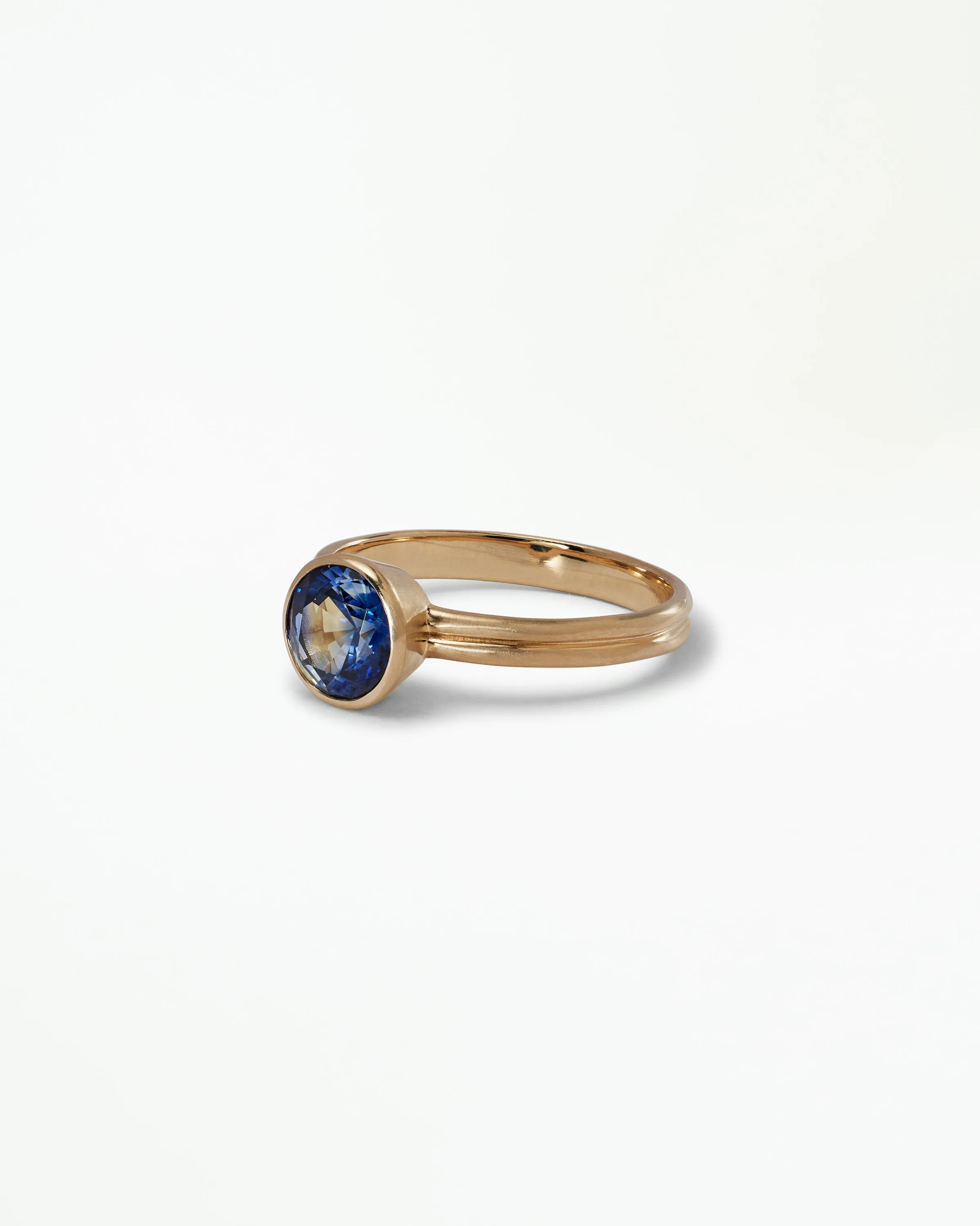 One of a Kind Round Cut Sapphire Ridge Ring Set No. 10 sold by WWAKE product image thumbnail 5