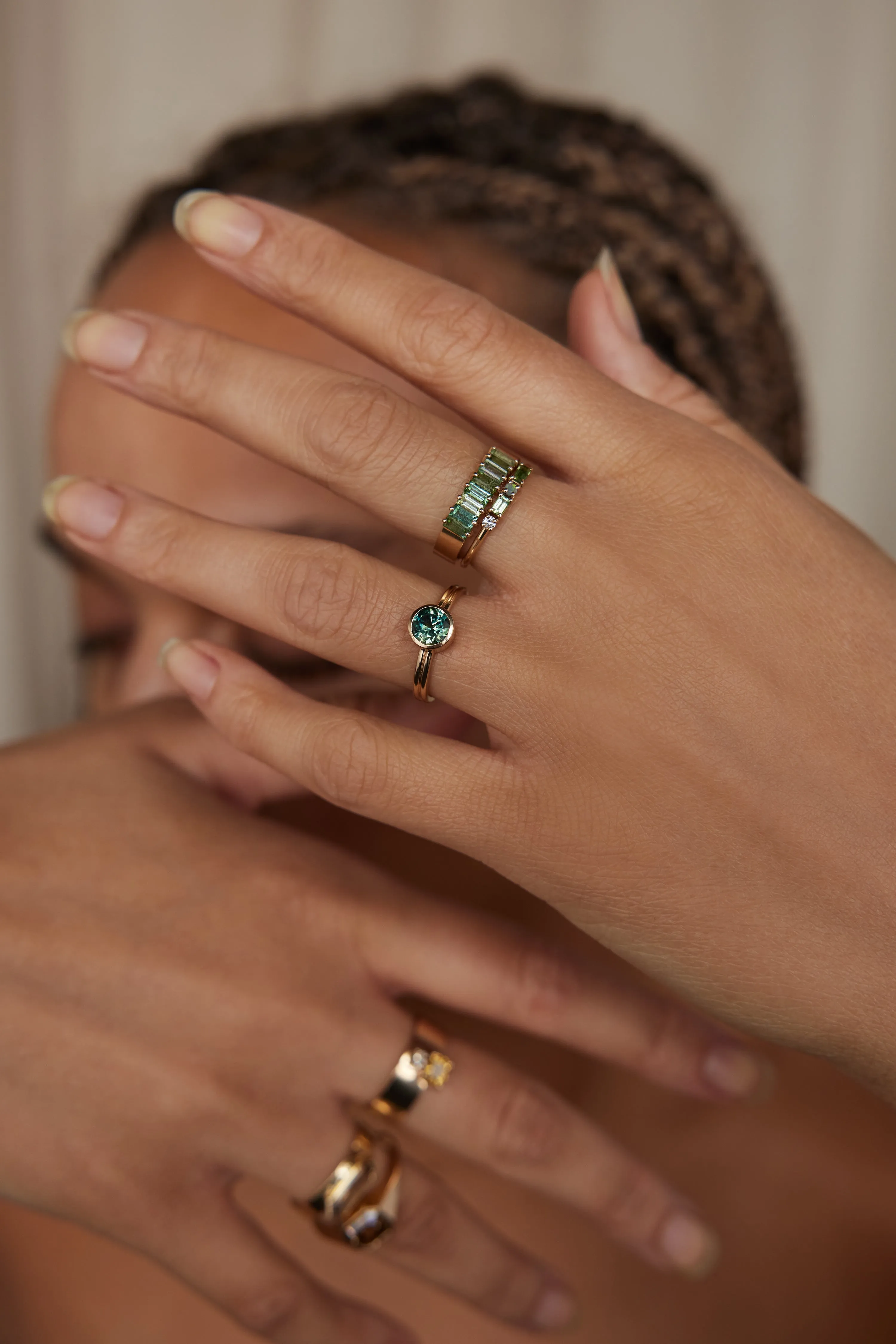 One of a Kind Round Brilliant Cut Bi-Color Sapphire Solitaire Ring No. 3 sold by WWAKE product image thumbnail 4