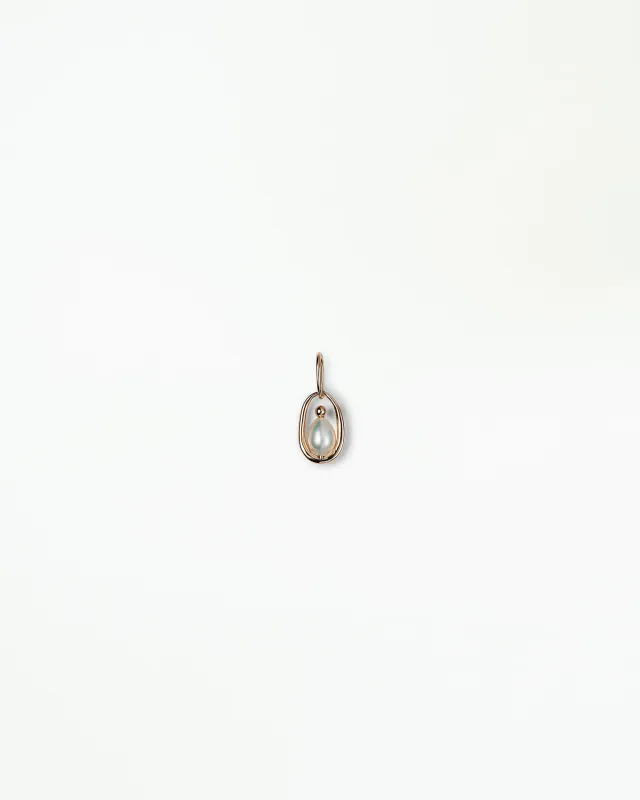 Pearl Droplet Pendant made by WWAKE