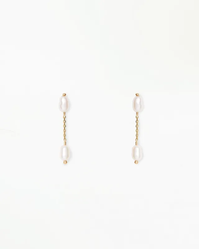 Short Pearl Shower Earring made by WWAKE