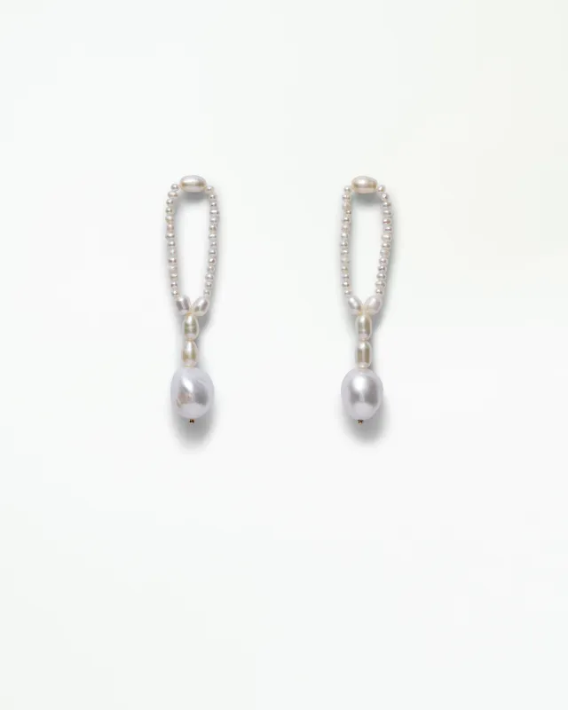 Pearl Hitch Earring made by WWAKE