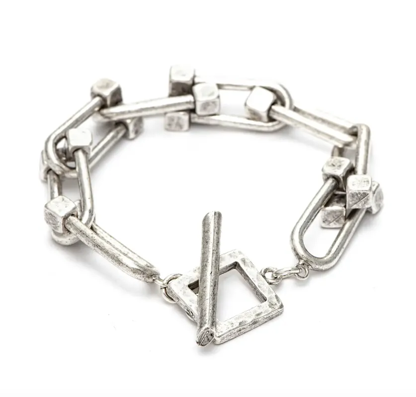 Evelyn sold by Yochi