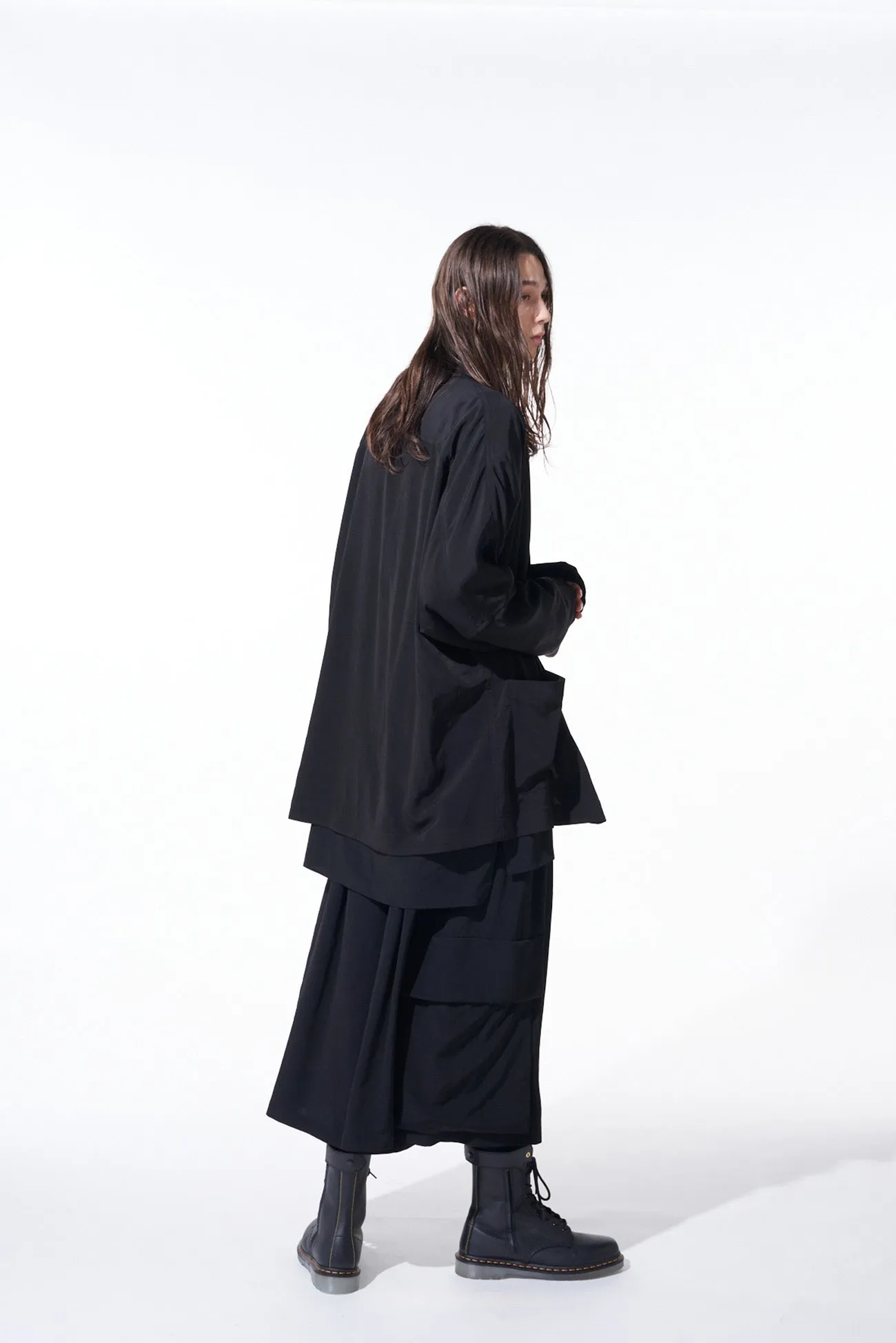CREPE de CHINE CROPPED WIDE PANTS WITH GUSSETED FLAP POCKET sold by Yohji Yamamoto product image thumbnail 4