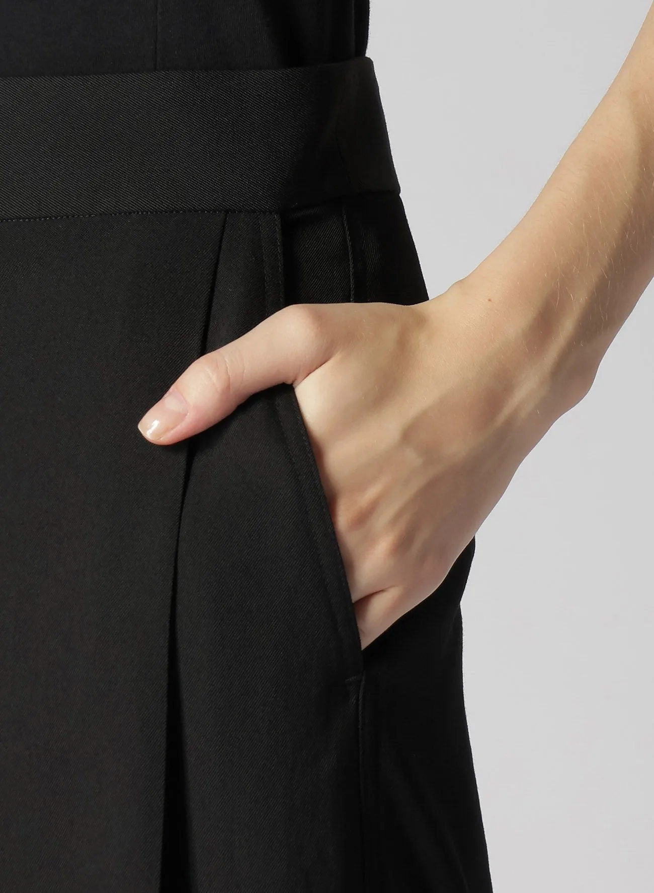 WASHER WOOL GABARDINE TUCKED PANTS sold by Yohji Yamamoto product image thumbnail 5