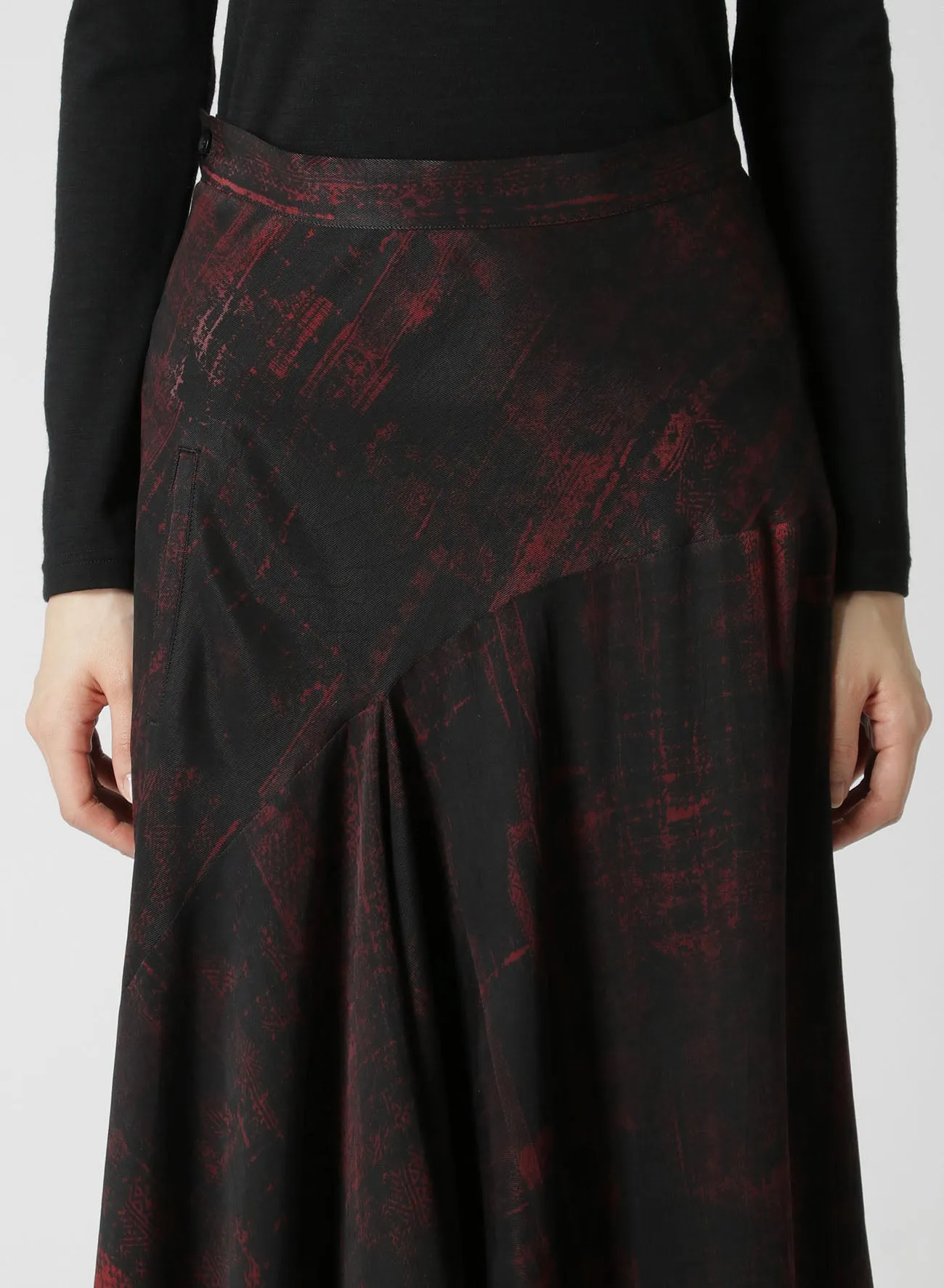 CUPRO/RAYON TWILL ASYMMETRIC FLARED SKIRT sold by Yohji Yamamoto product image thumbnail 5