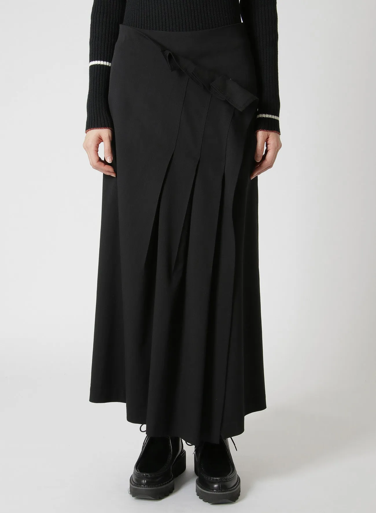 WRINKLED WOOL/RAYON TWILL PLEATED WRAP SKIRT sold by Yohji Yamamoto product image thumbnail 4