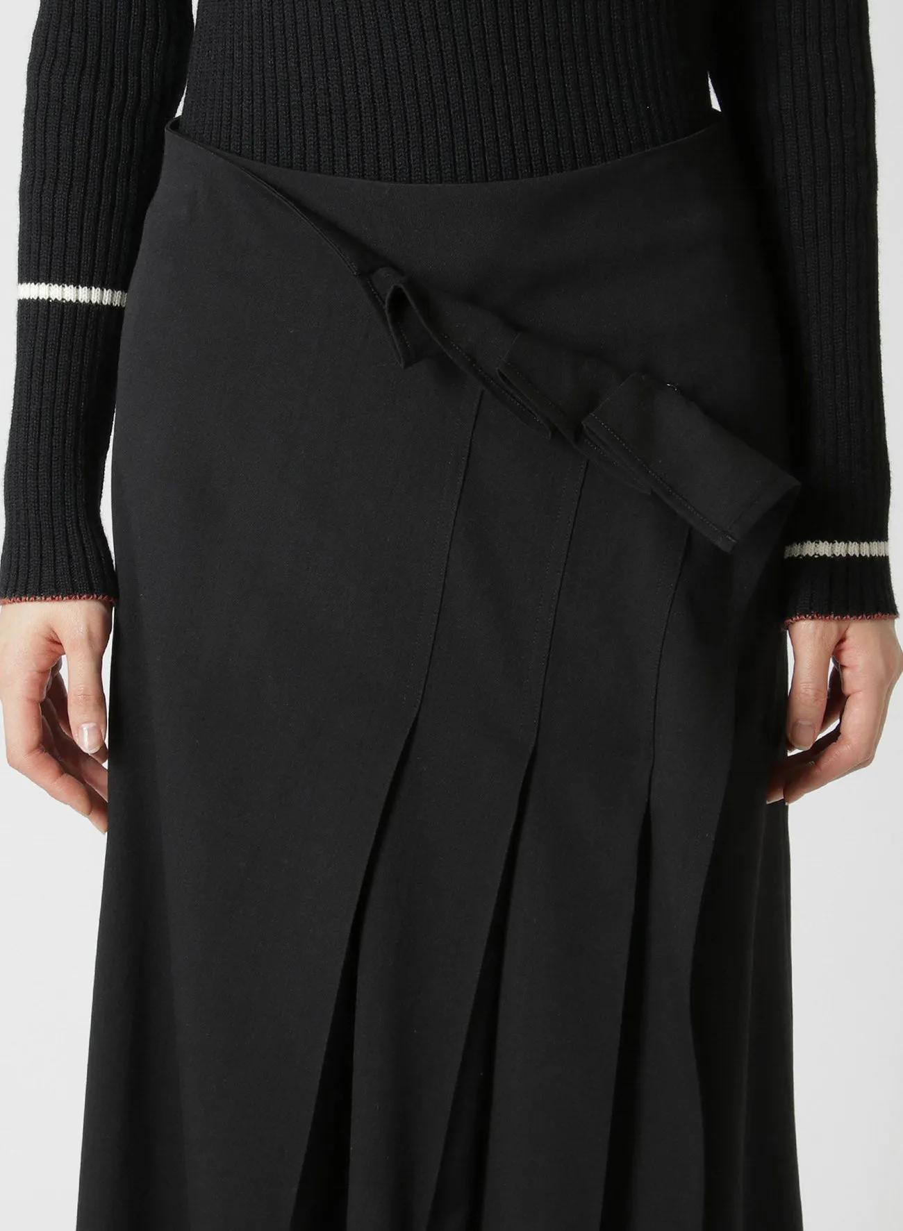 WRINKLED WOOL/RAYON TWILL PLEATED WRAP SKIRT sold by Yohji Yamamoto product image thumbnail 5