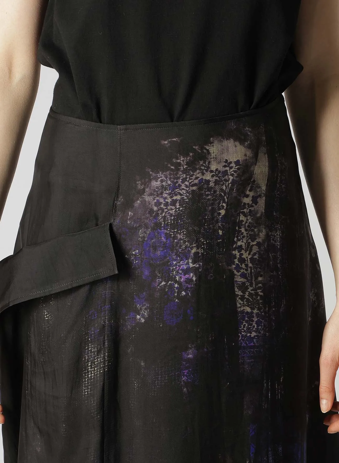 CUPRO FLOWER PATTERN CUT OFF POCKET SKIRT sold by Yohji Yamamoto product image thumbnail 5