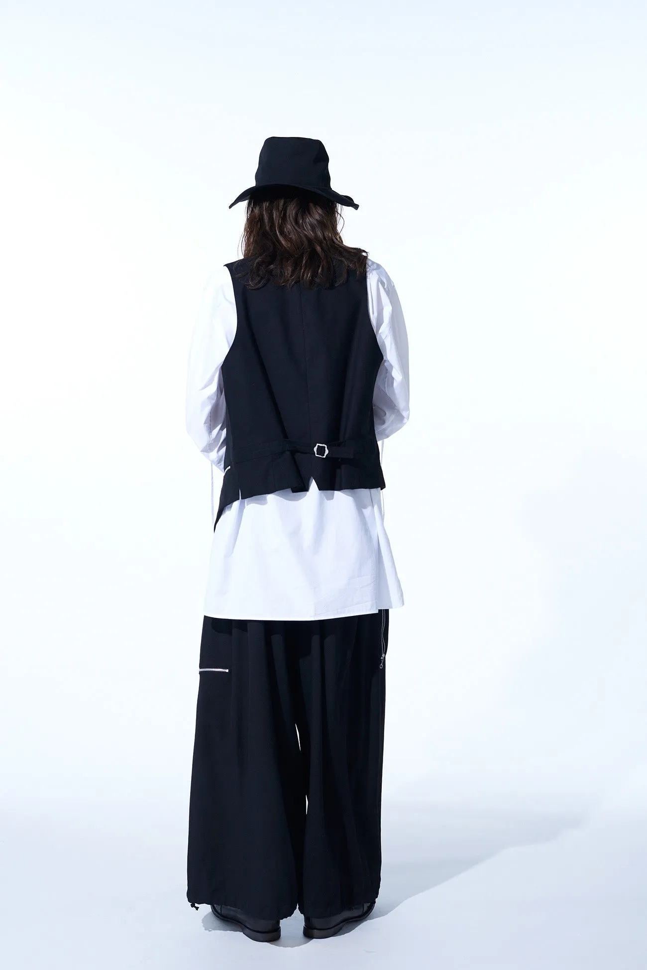 WASHER FINISHED WOOL GABARDINE SINGLE-BREASTED VEST WITH ZIPPER POCKETS sold by Yohji Yamamoto product image thumbnail 4