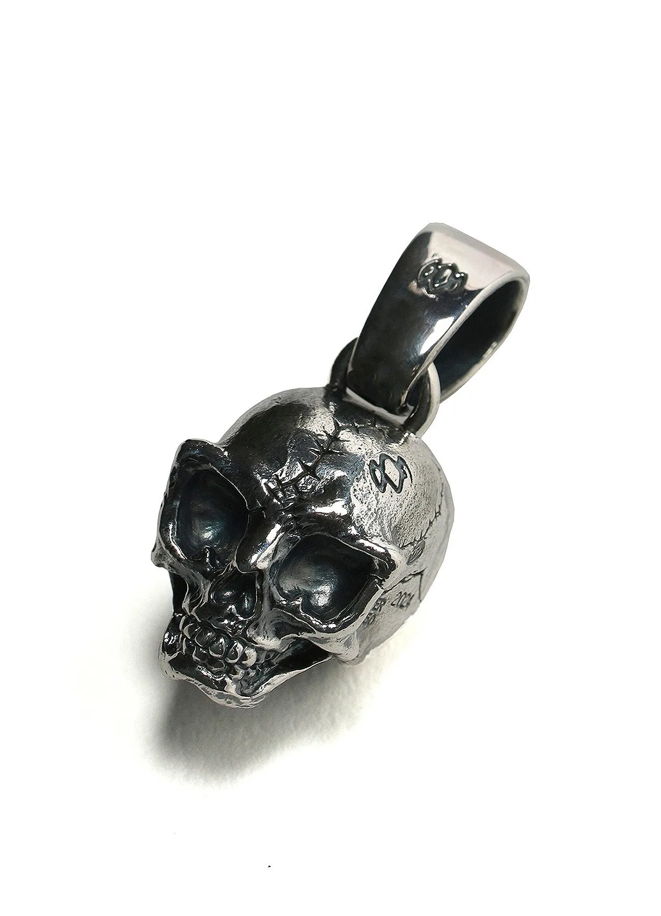 SILVER 950 ALIENSKULL PENDANT TOP sold by Yohji Yamamoto