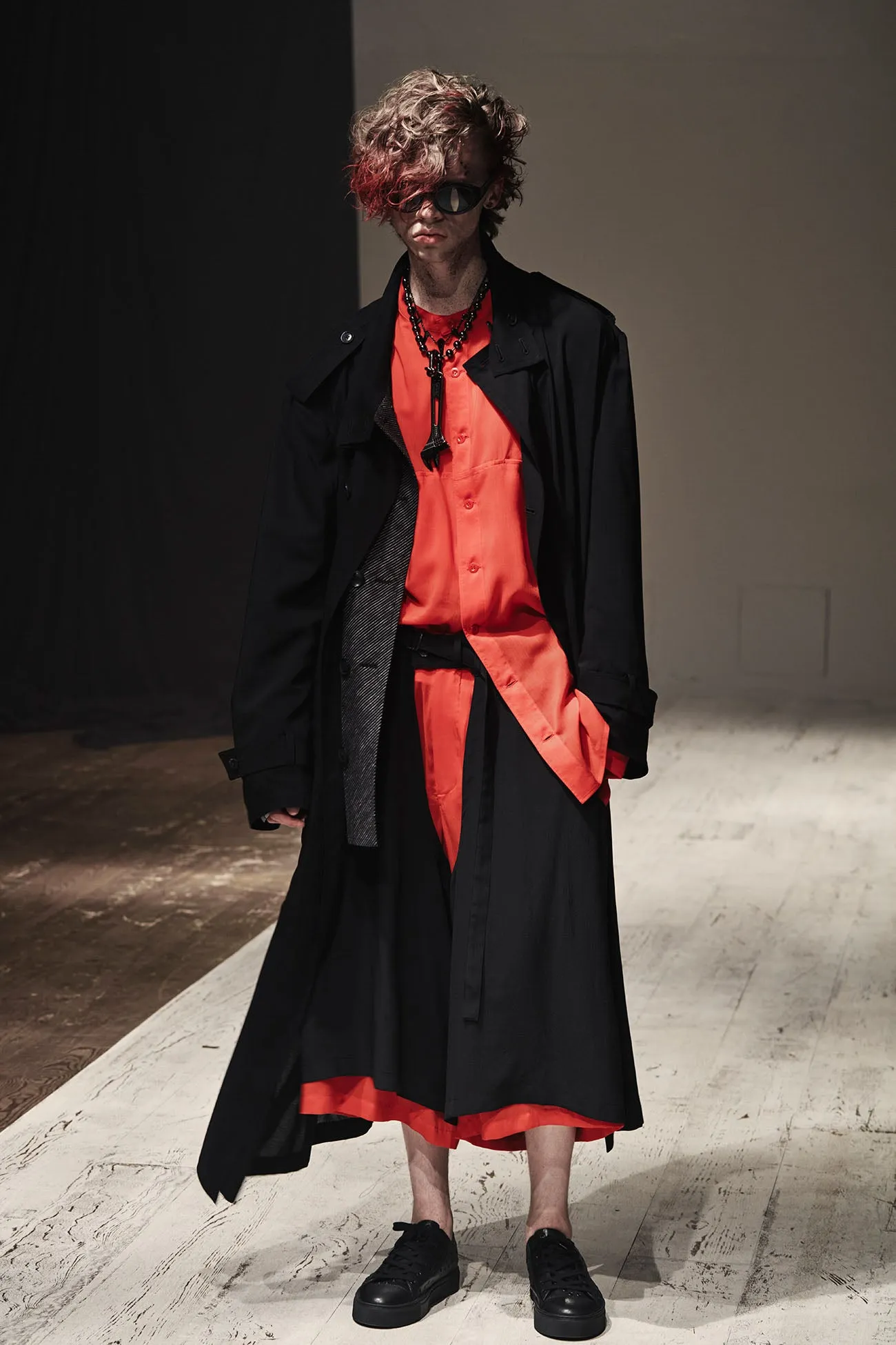 SILK CRAPE DECHINE+RED CELLULOSE LAWN COVER PANTS sold by Yohji Yamamoto product image thumbnail 2