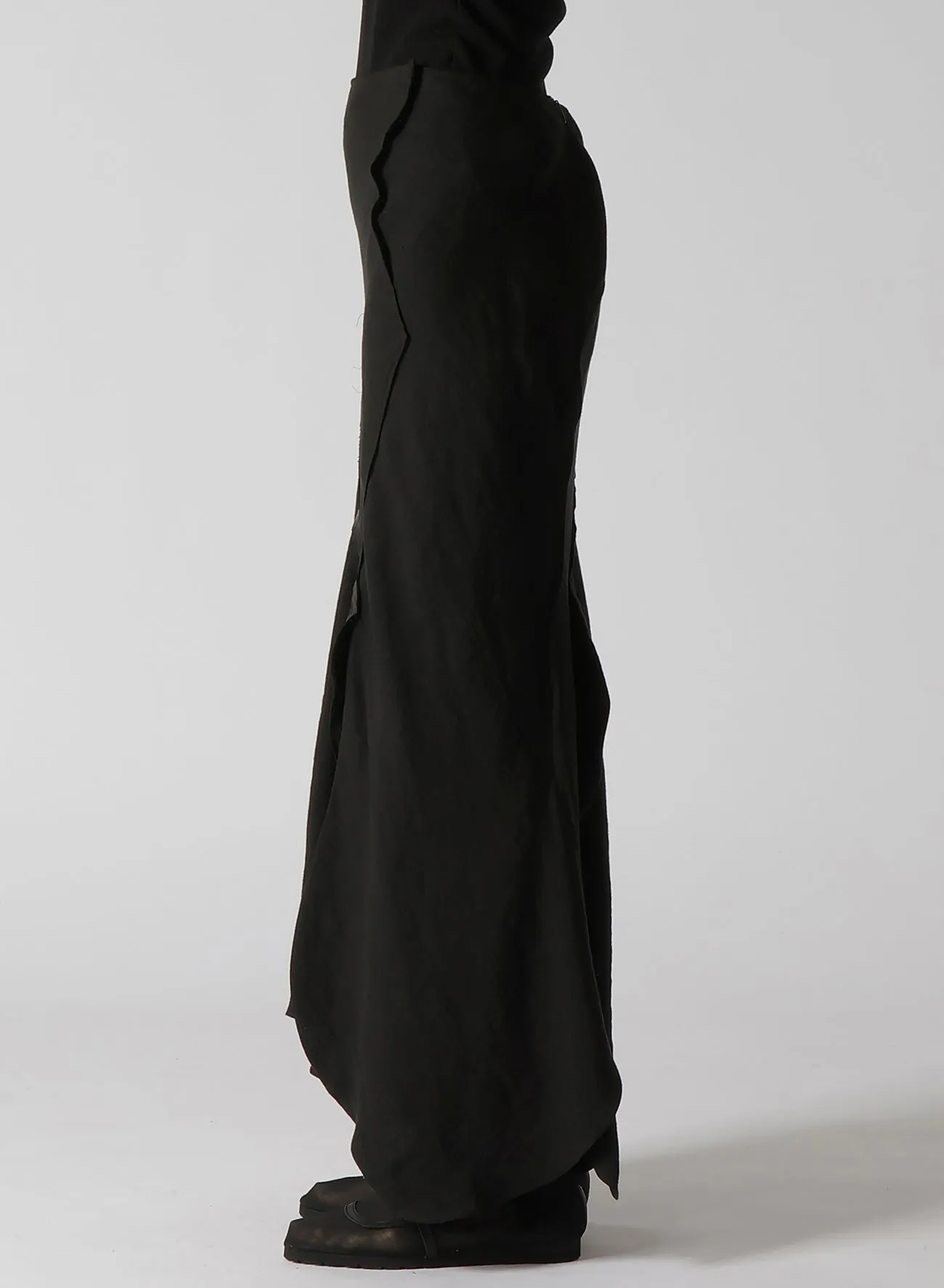 UNTWISTING LINEN CC BIAS CURVE CUT SKIRT sold by Yohji Yamamoto product image thumbnail 4