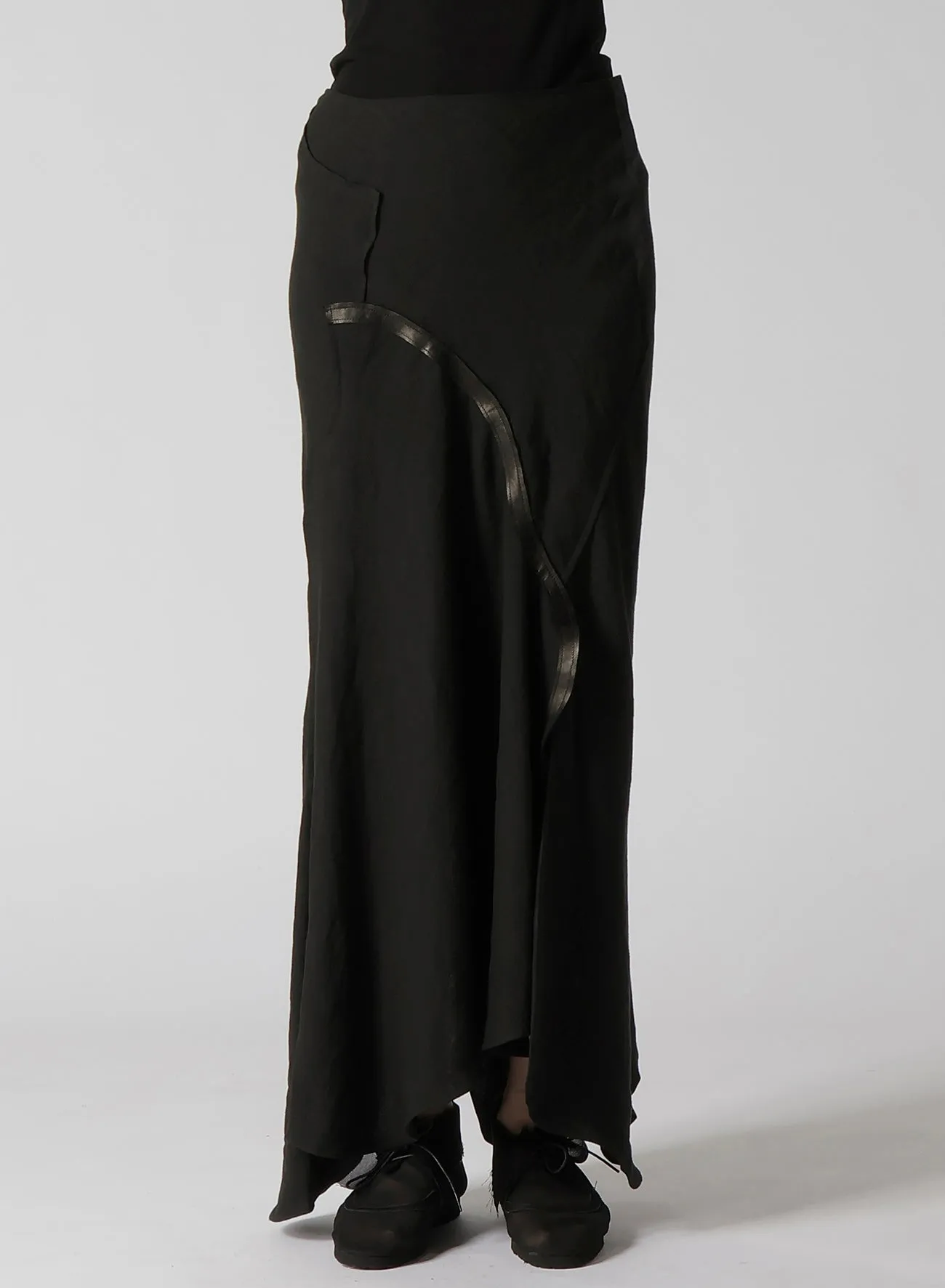UNTWISTING LINEN CC BIAS CURVE CUT SKIRT sold by Yohji Yamamoto product image thumbnail 2